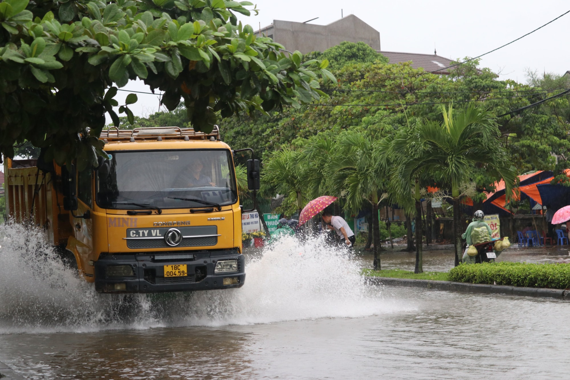 mua xoi xa nhieu noi o nghe an bi ngap lut thuy dien xa lu hinh 2
