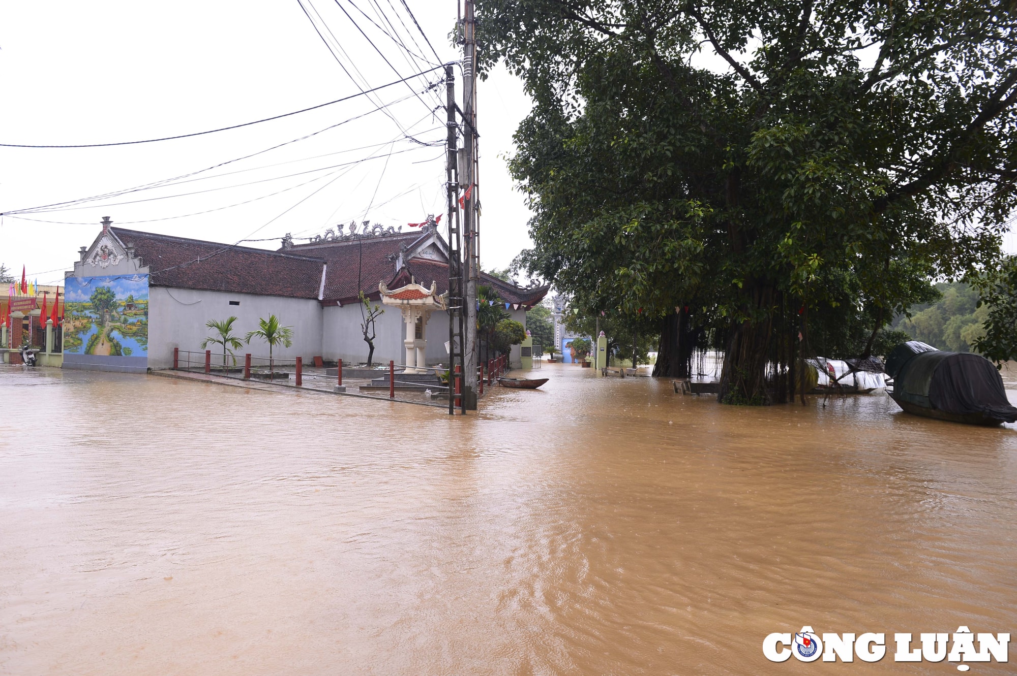 ha noi mua lon nuoc lu do ve khien nhieu khu vuc huyen chuong my ngap sau hinh 16