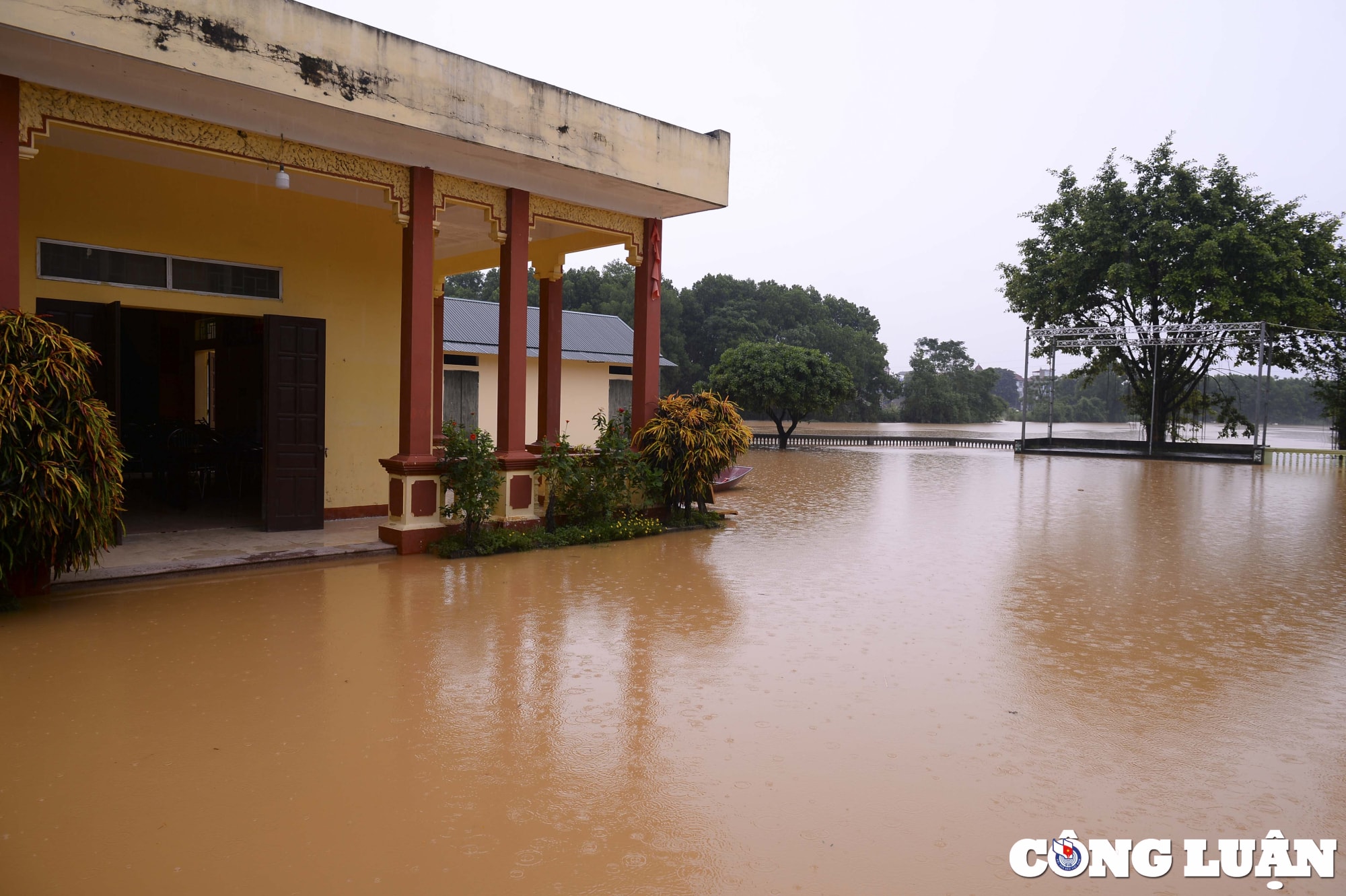 ha noi mua lon nuoc lu do ve khien nhieu khu vuc huyen chuong my ngap sau hinh 4