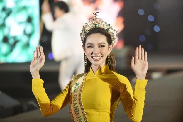 hoa hau thuy tien dap tra gat truoc tin don ban dam 15000 usd hinh 3
