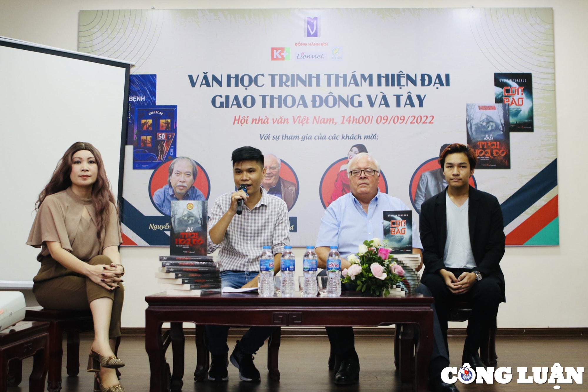 giao thoa van hoa dong va tay trong cac tac pham van hoc trinh tham hien dai hinh 2