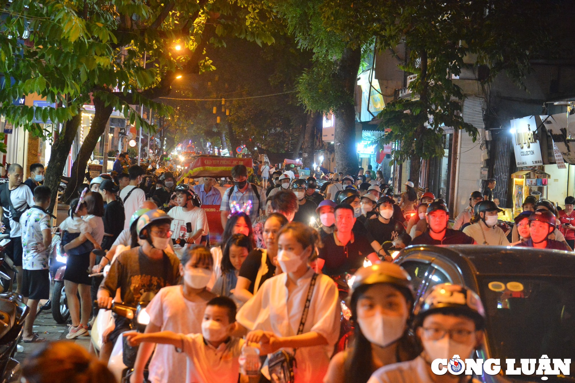 ha noi hang nghin nguoi dan do ve pho hang ma choi trung thu hinh 8