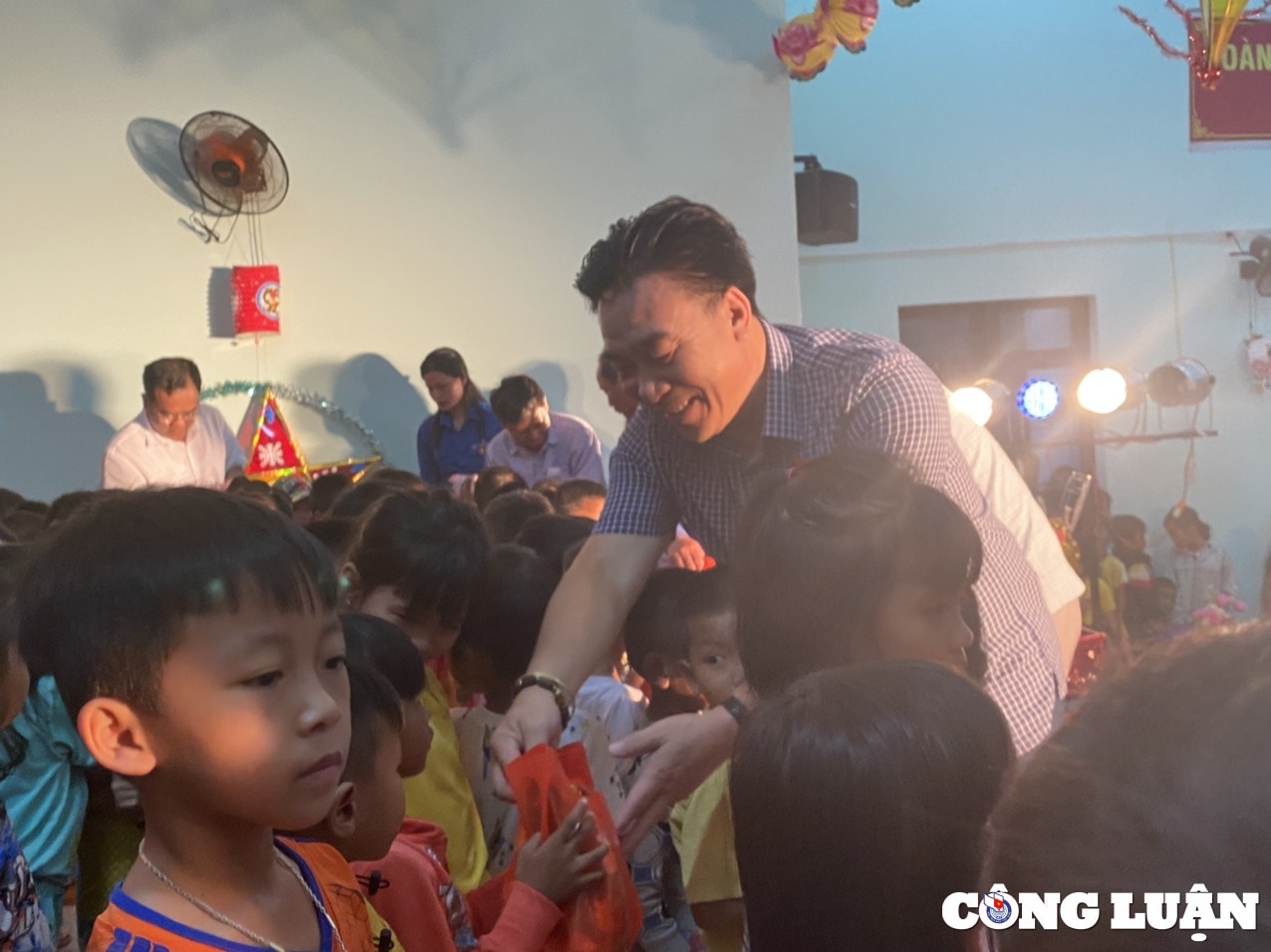 hoi nha bao khanh hoa to chuc dem hoi trang ram va phat dong phong trao xay dung quy khuyen hoc hinh 1