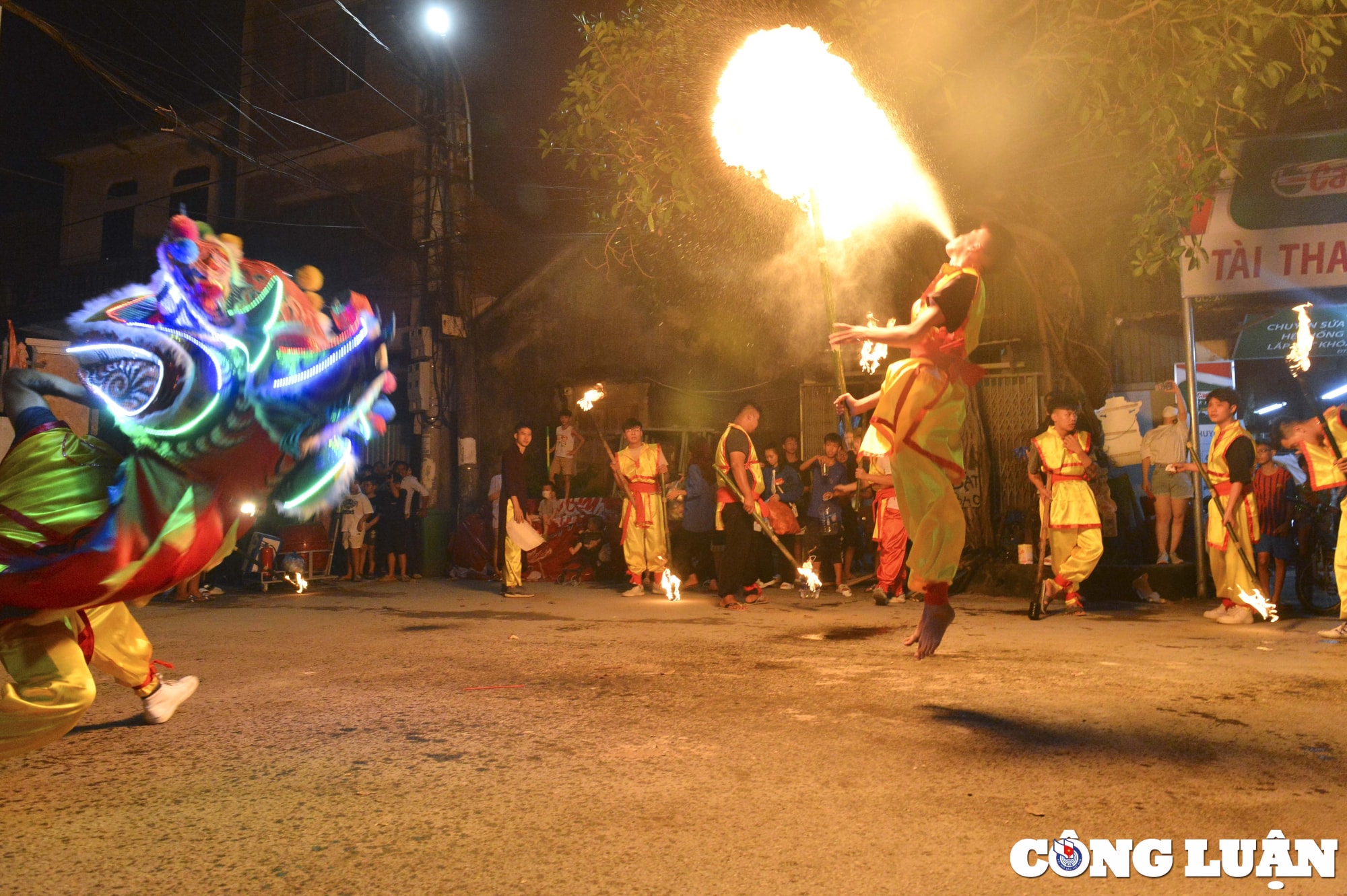 ha noi doc dao man mua lan thoi lua trong dem trung thu hinh 10