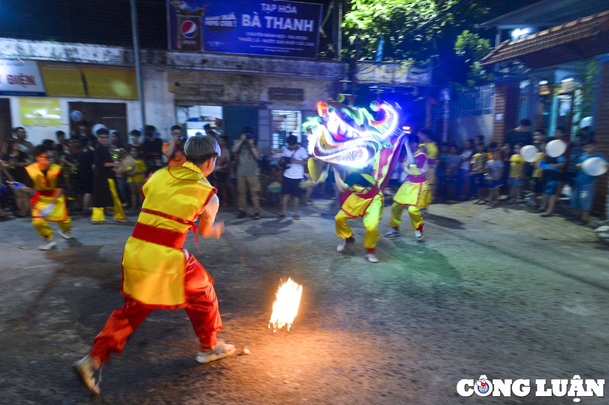ha noi doc dao man mua lan thoi lua trong dem trung thu hinh 11