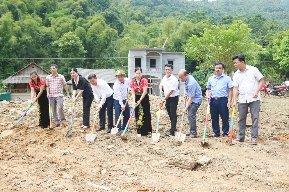 clb nha bao thanh hoa xay dung diem truong mam non tai ban tai giac huyen quan hoa hinh 2