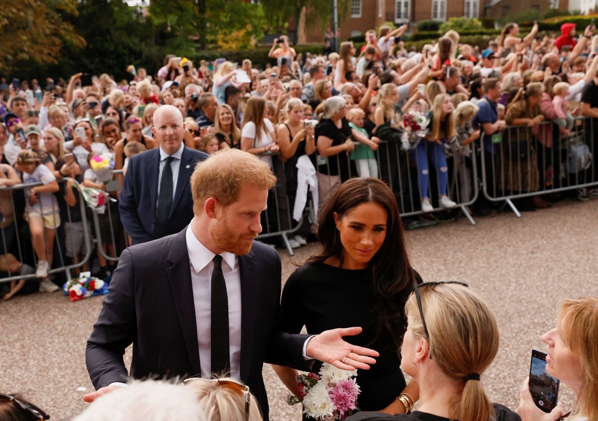 hoang tu harry bay to long kinh trong doi voi nu hoang elizabeth hinh 1