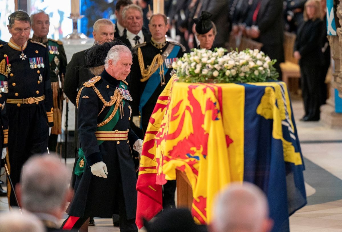 quan tai nu hoang elizabeth ii duoc chuyen den london hinh 1