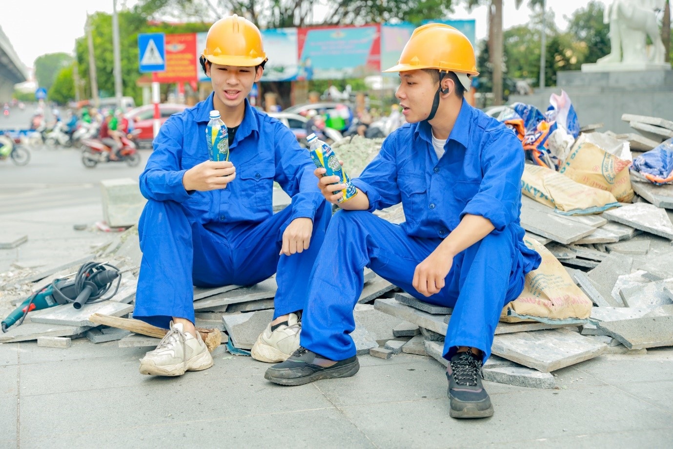 khi co the len tieng sau van dong ra mo hoi hinh 2