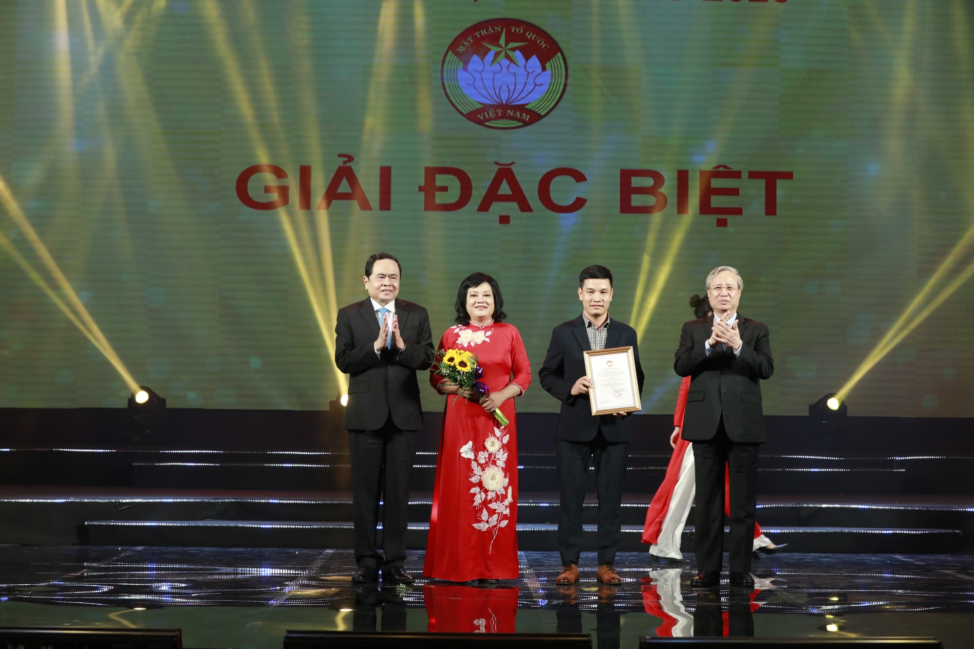 nhan tac pham du thi giai bao chi vi su nghiep dai doan ket toan dan toc den ngay 20 9 hinh 1