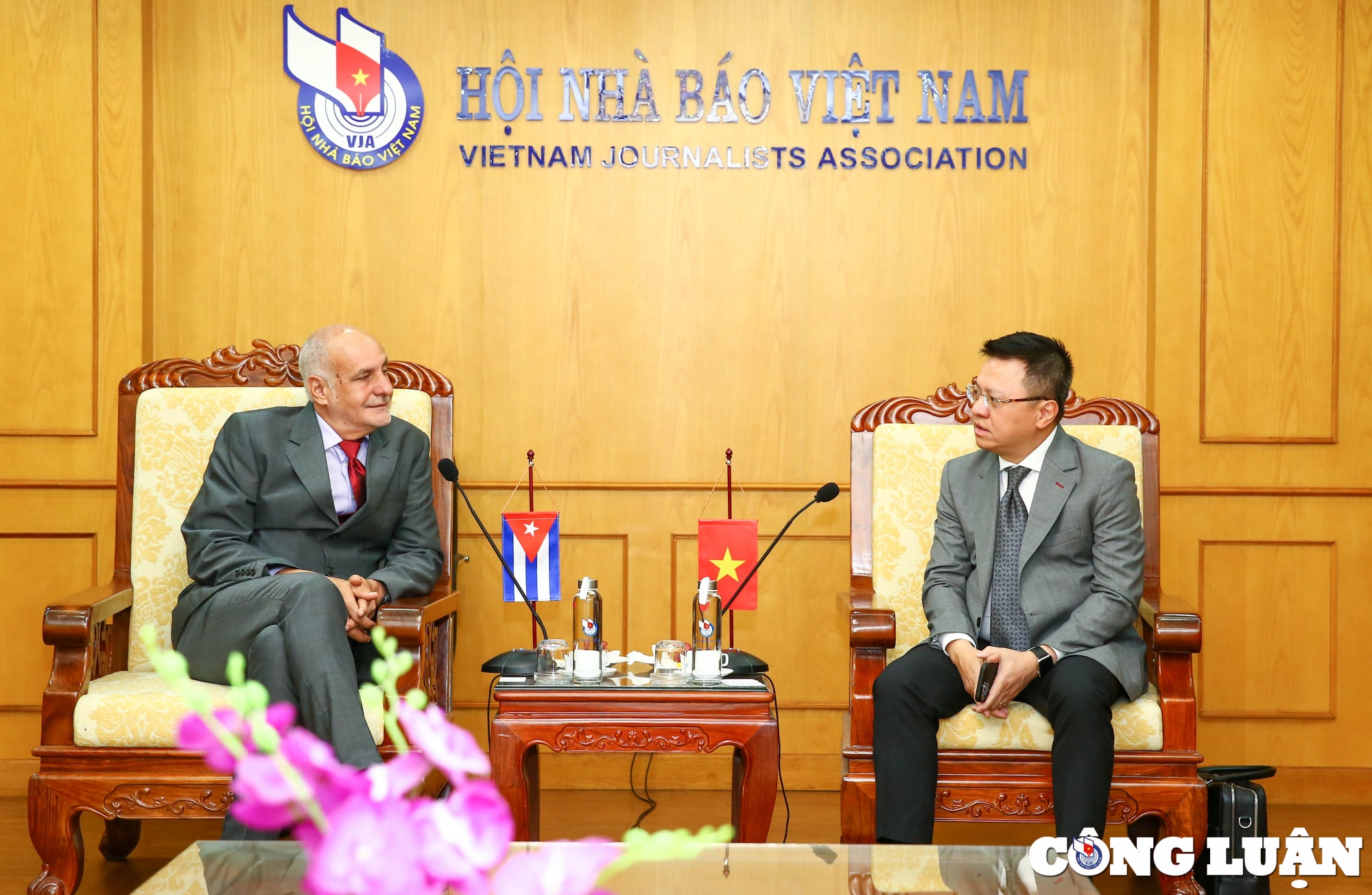 that chat hon nua quan he gan bo hoi nha bao viet nam va hoi nha bao cuba hinh 1