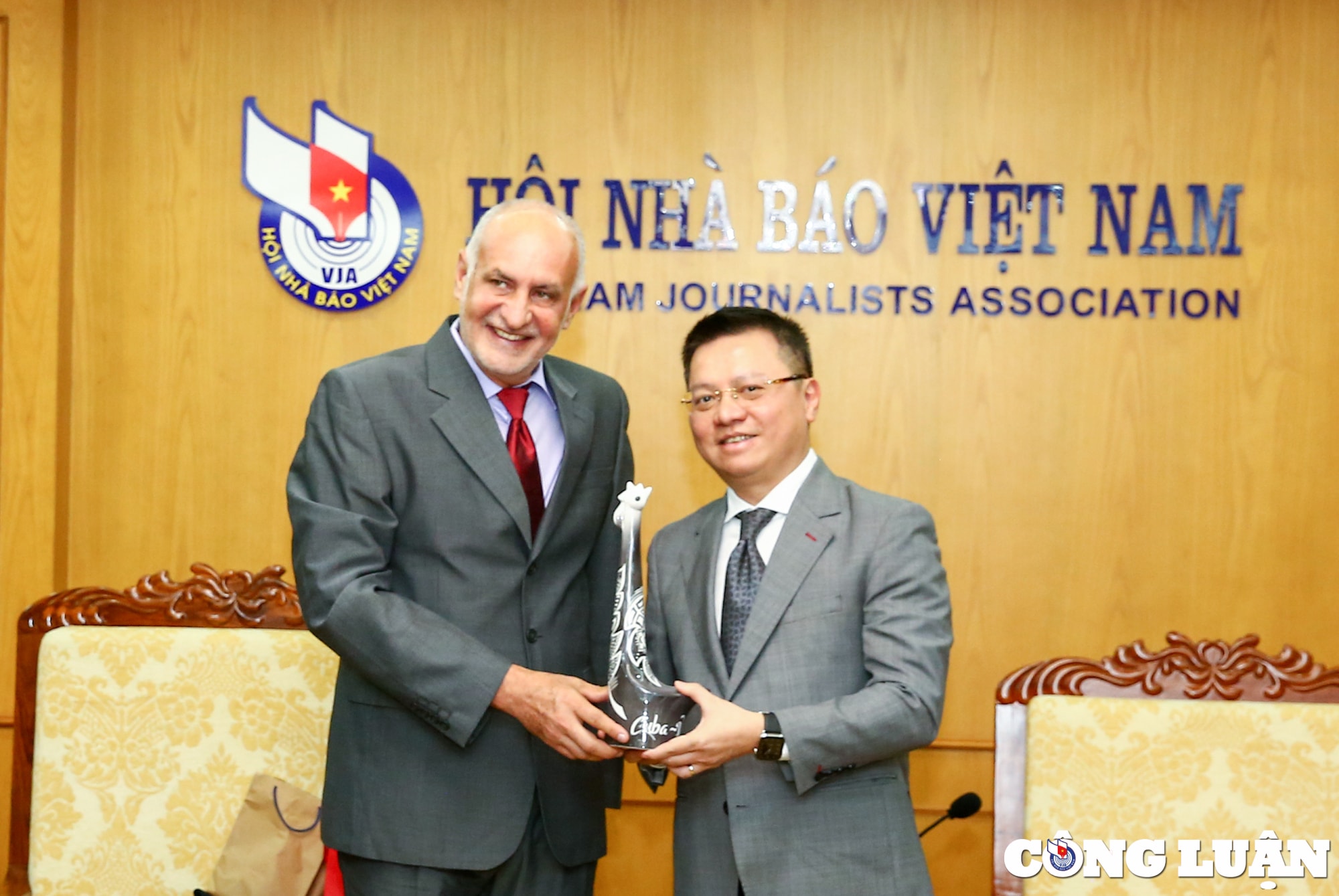 that chat hon nua quan he gan bo hoi nha bao viet nam va hoi nha bao cuba hinh 2