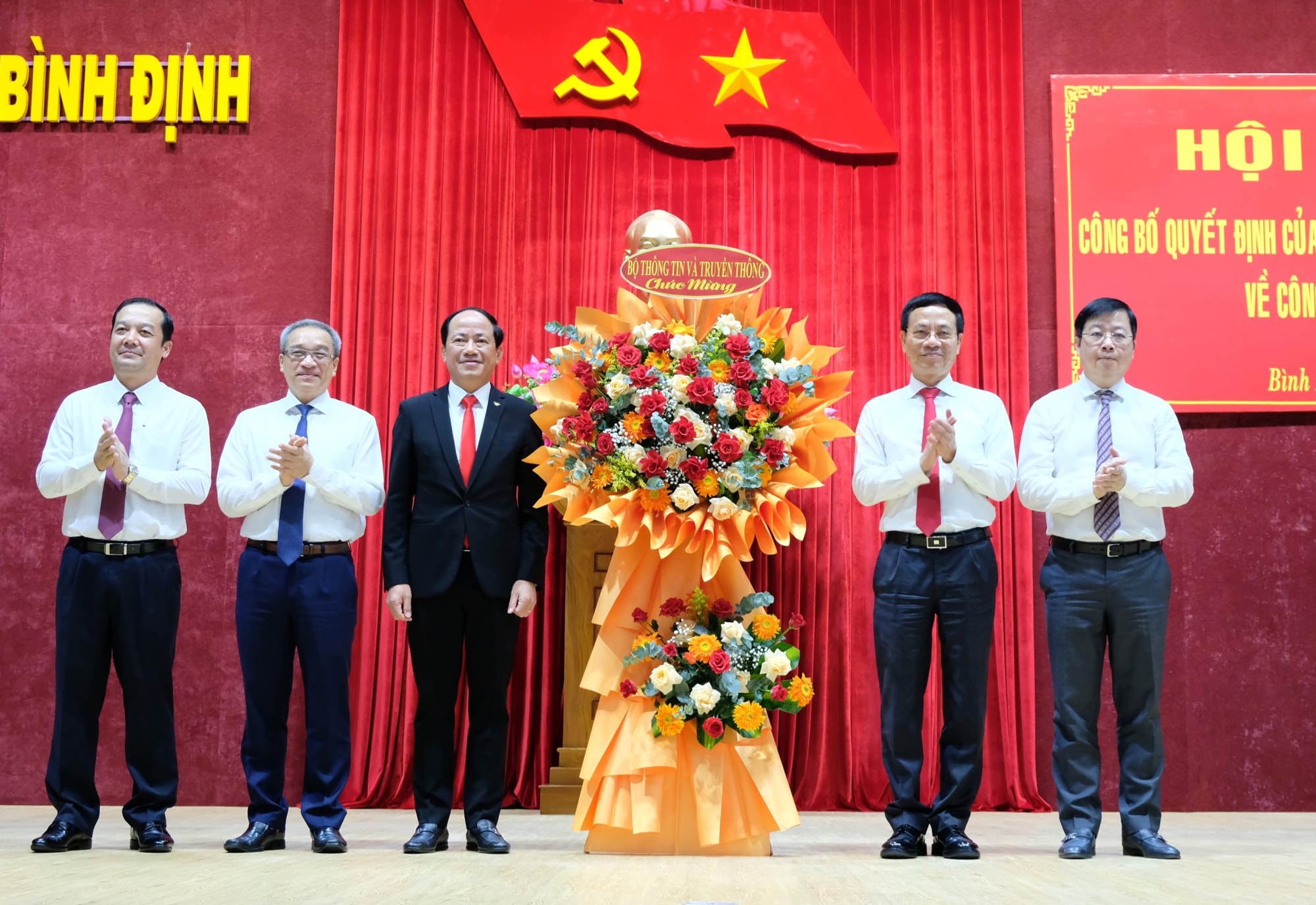 thu truong bo thong tin va truyen thong pham anh tuan giu chuc pho bi thu tinh uy binh dinh hinh 2