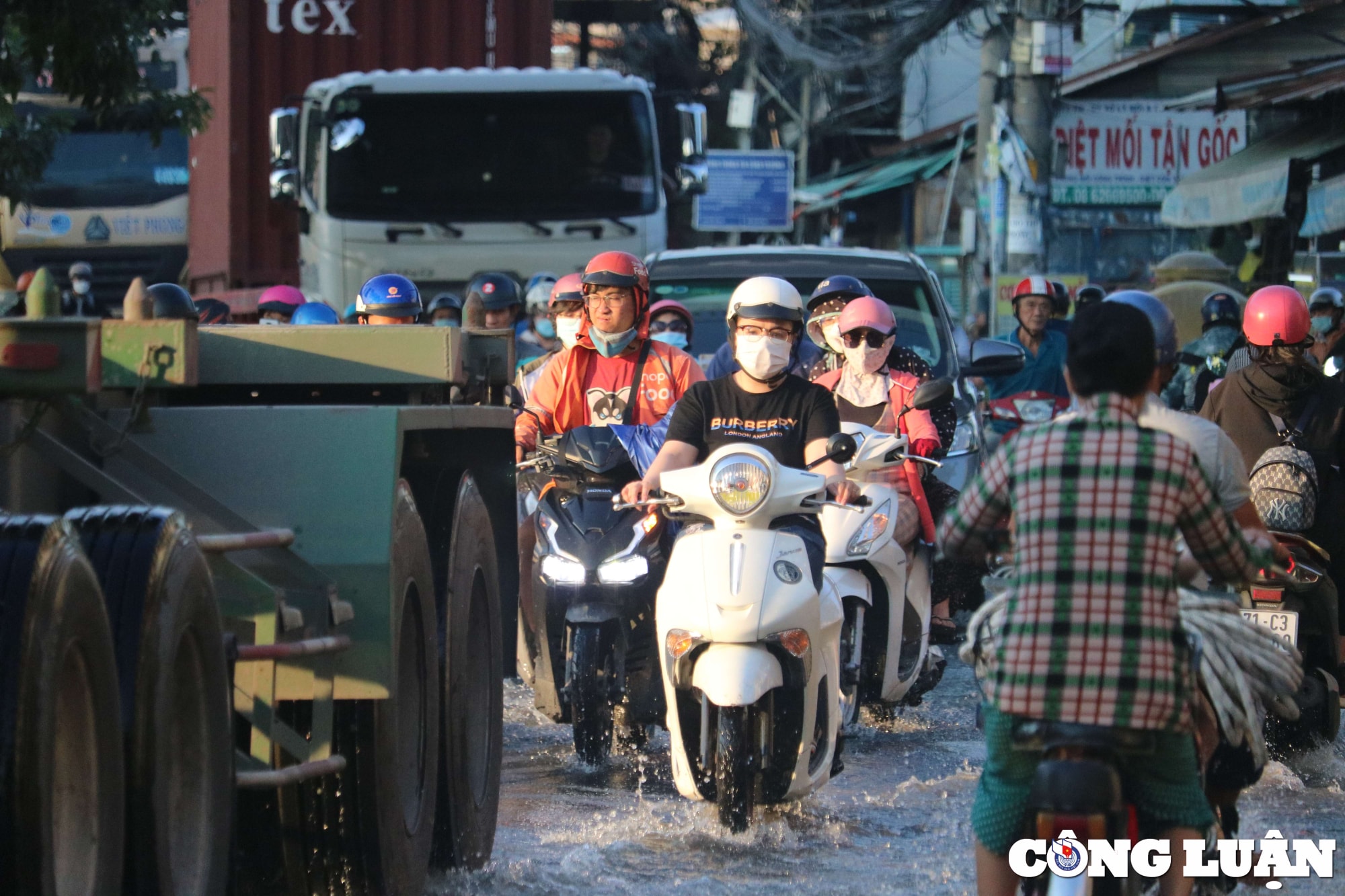 trieu cuong dang cao nguoi dan tp hcm bi bom sau gio tan tam hinh 7