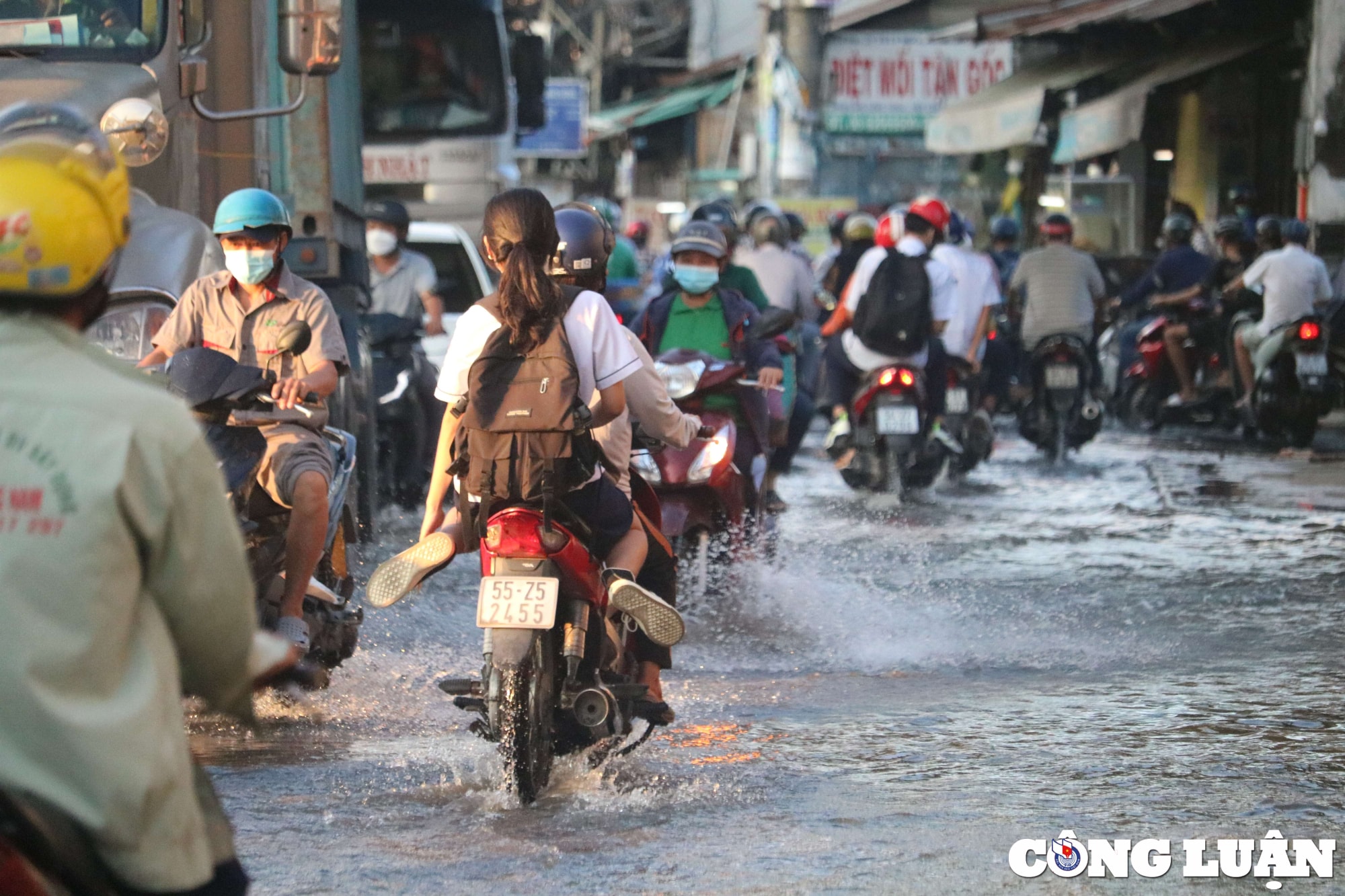 trieu cuong dang cao nguoi dan tp hcm bi bom sau gio tan tam hinh 4