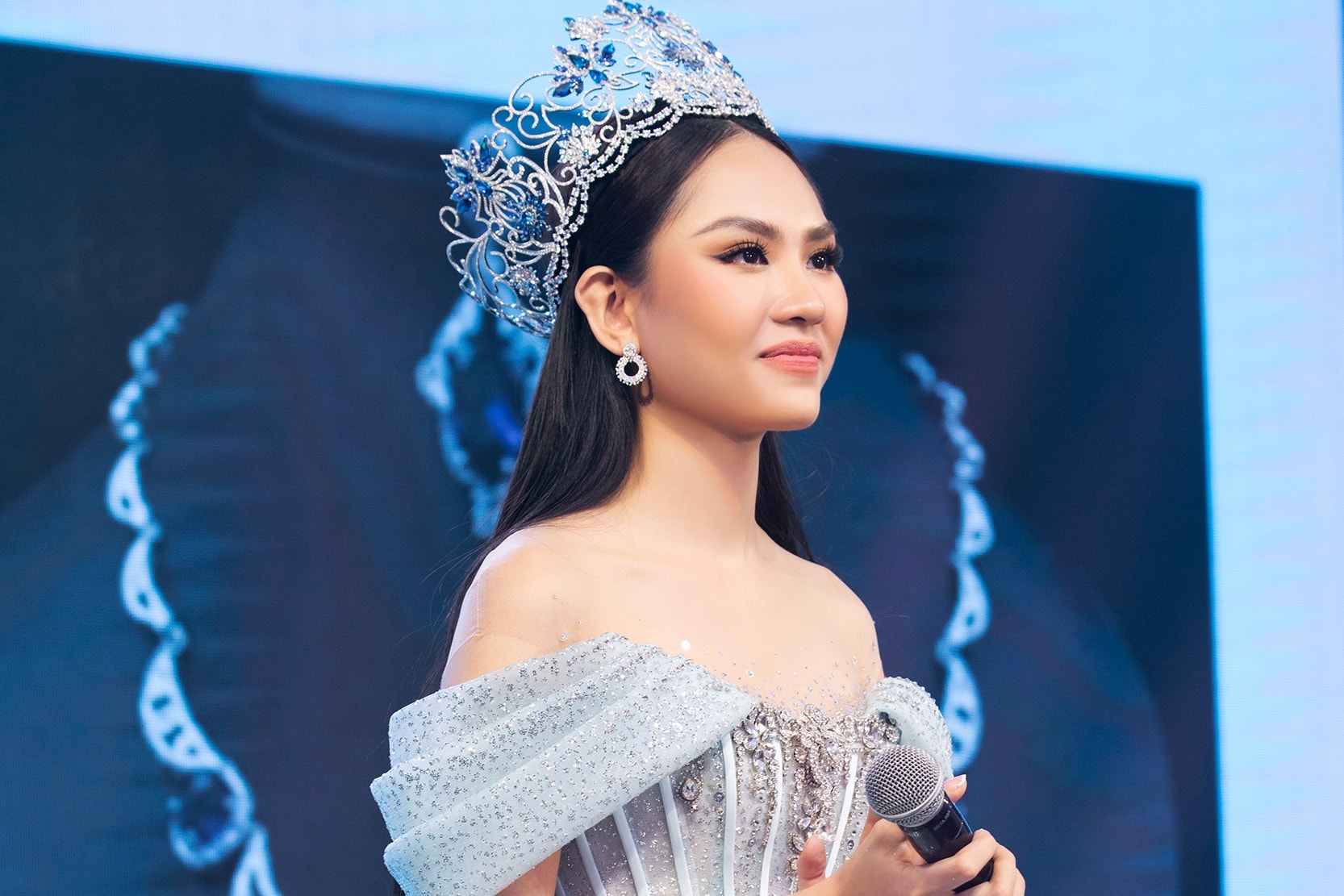 hoa hau mai phuong duoc tang lai vuong mien 3 ty hinh 2