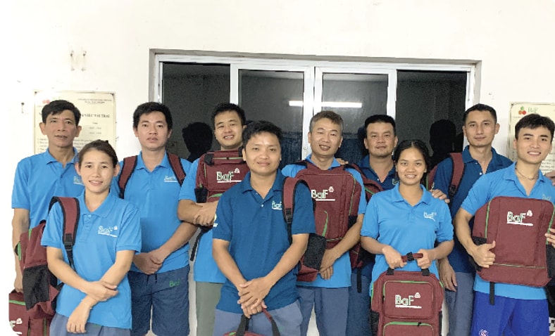 hon 300 phan qua duoc baf trao tang cac em hoc sinh trong chuong trinh cung em den truong hinh 1
