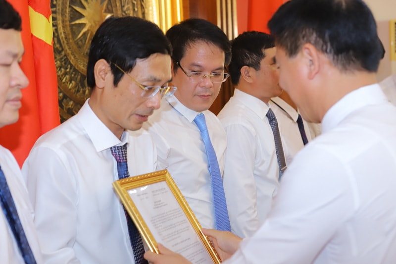 thanh hoa trao quyet dinh bo nhiem lanh dao bao thanh hoa va dai phat thanh va truyen hinh tinh hinh 1