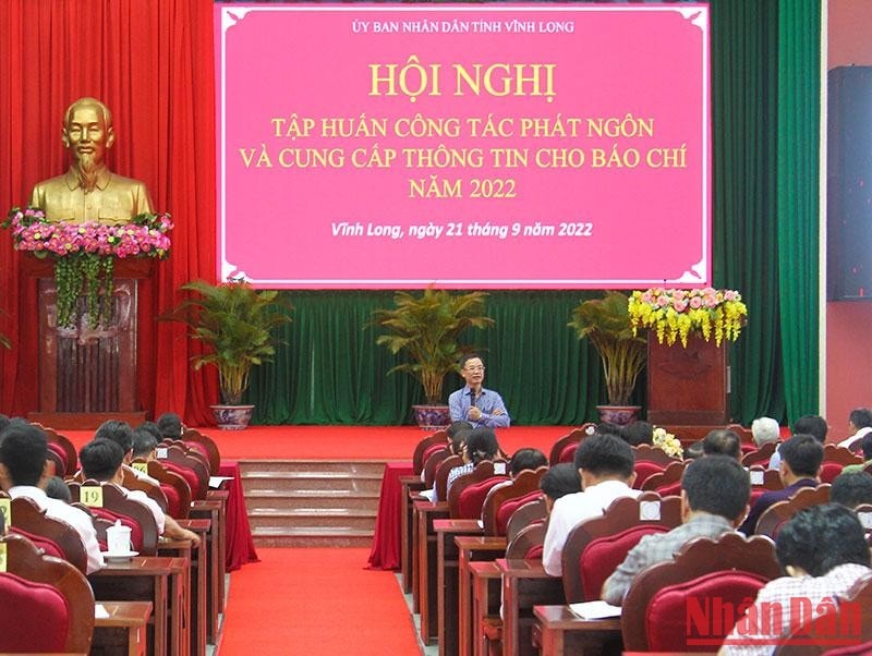 tap huan cong tac phat ngon va cung cap thong tin cho bao chi hinh 1