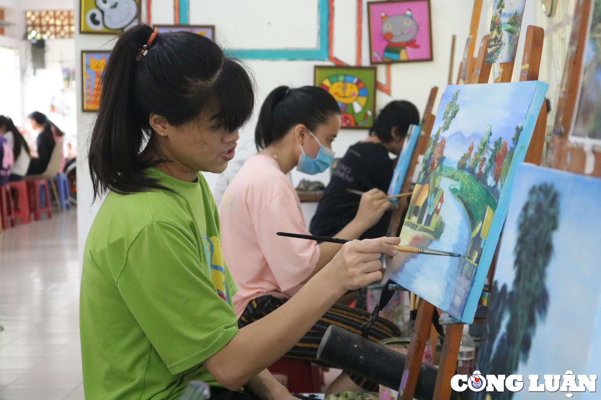 tranh va hoa no tu doi tay nguoi khuyet tat hinh 1