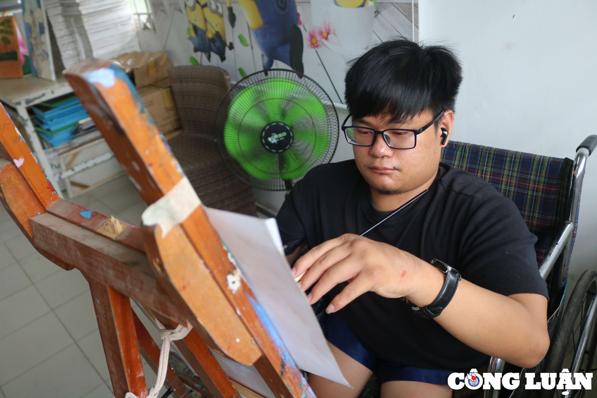 tranh va hoa no tu doi tay nguoi khuyet tat hinh 4