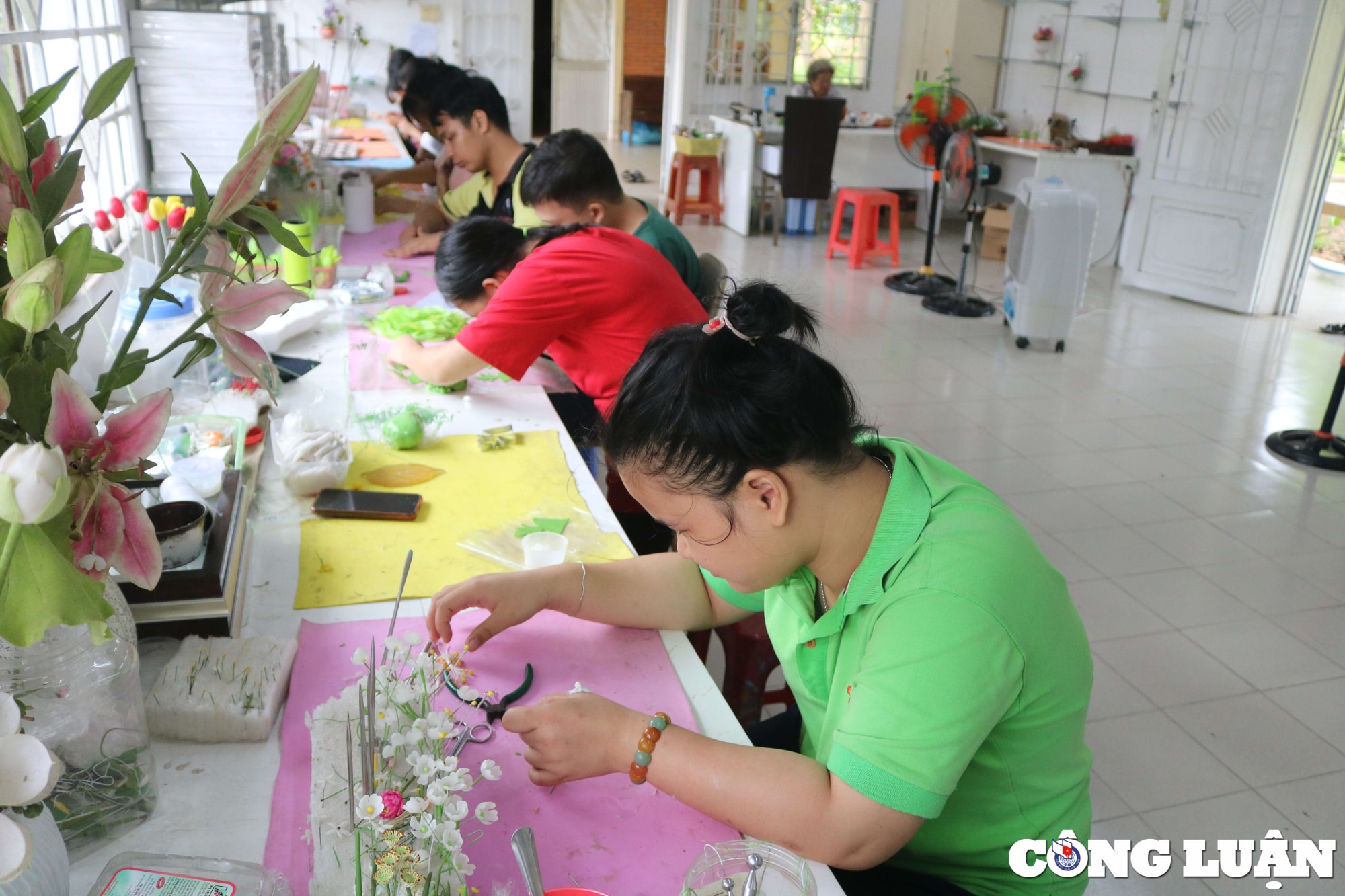 tranh va hoa no tu doi tay nguoi khuyet tat hinh 11