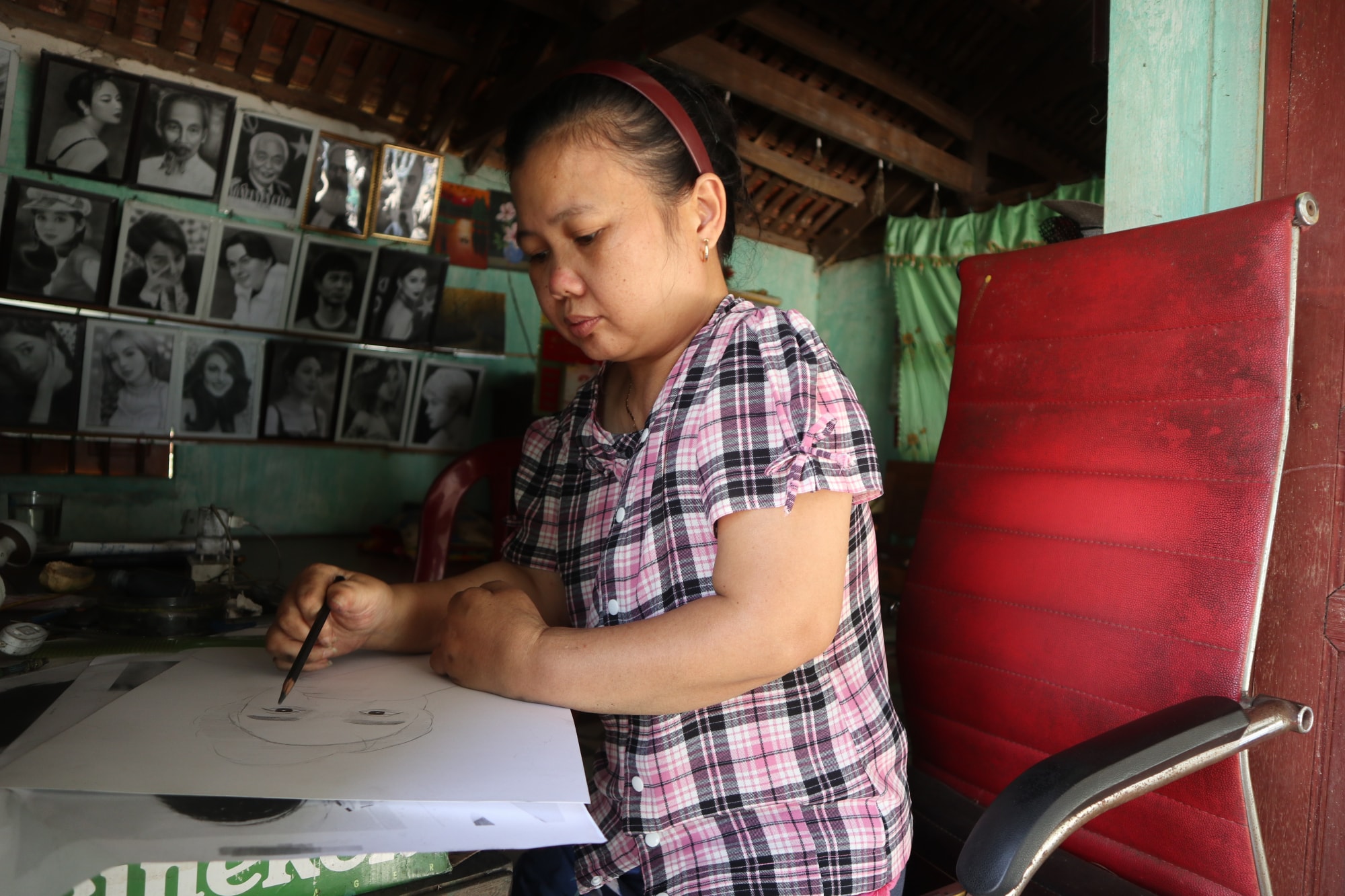 vuot qua nghich canh co gai khuyet tat thoi hon vao tranh truyen than hinh 2