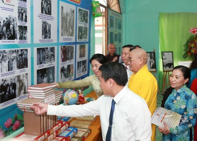 ra mat khong gian van hoa ho chi minh tai chua long hoa hinh 2