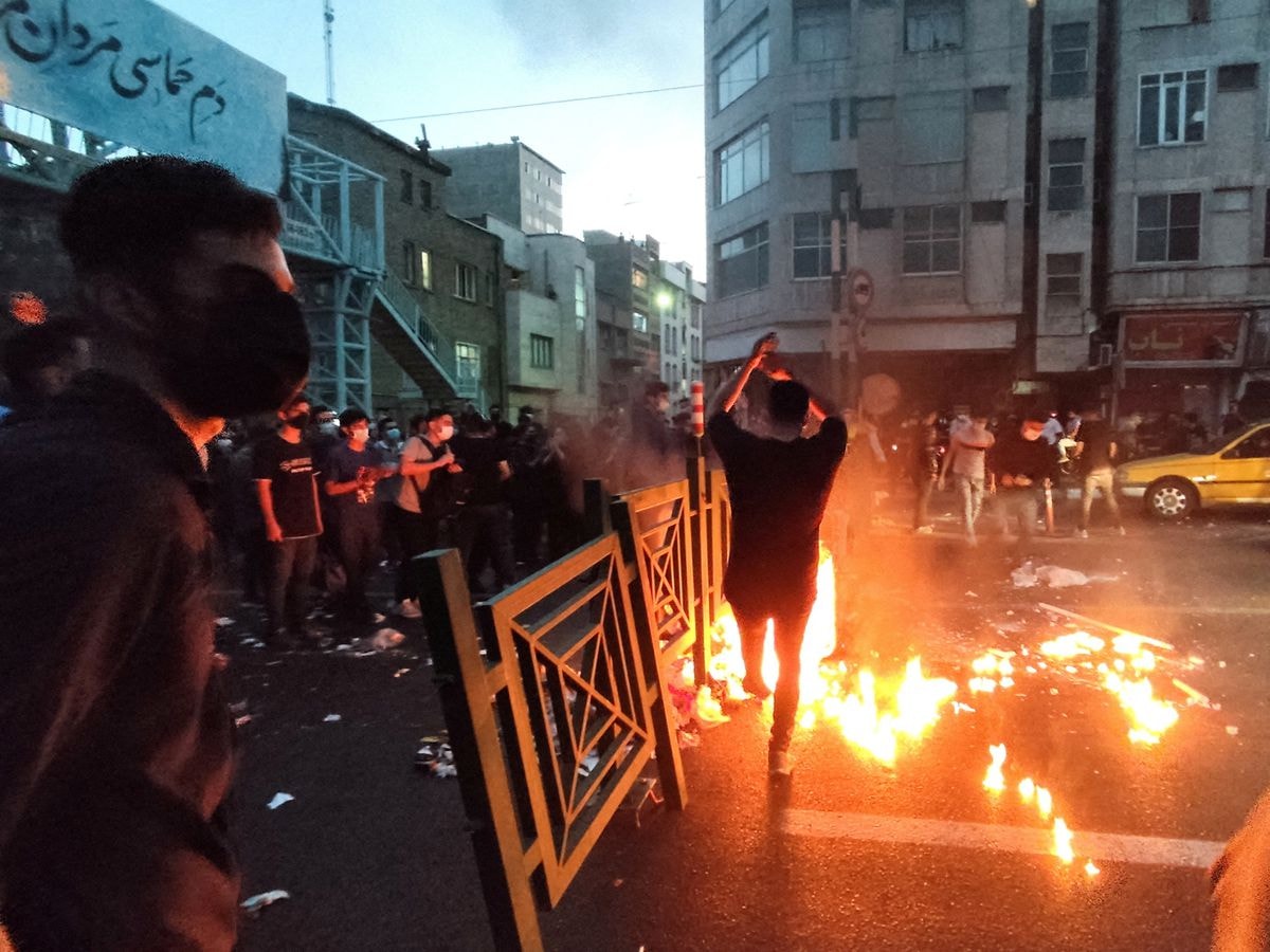 iran doi pho dut khoat voi cac cuoc bieu tinh hinh 1