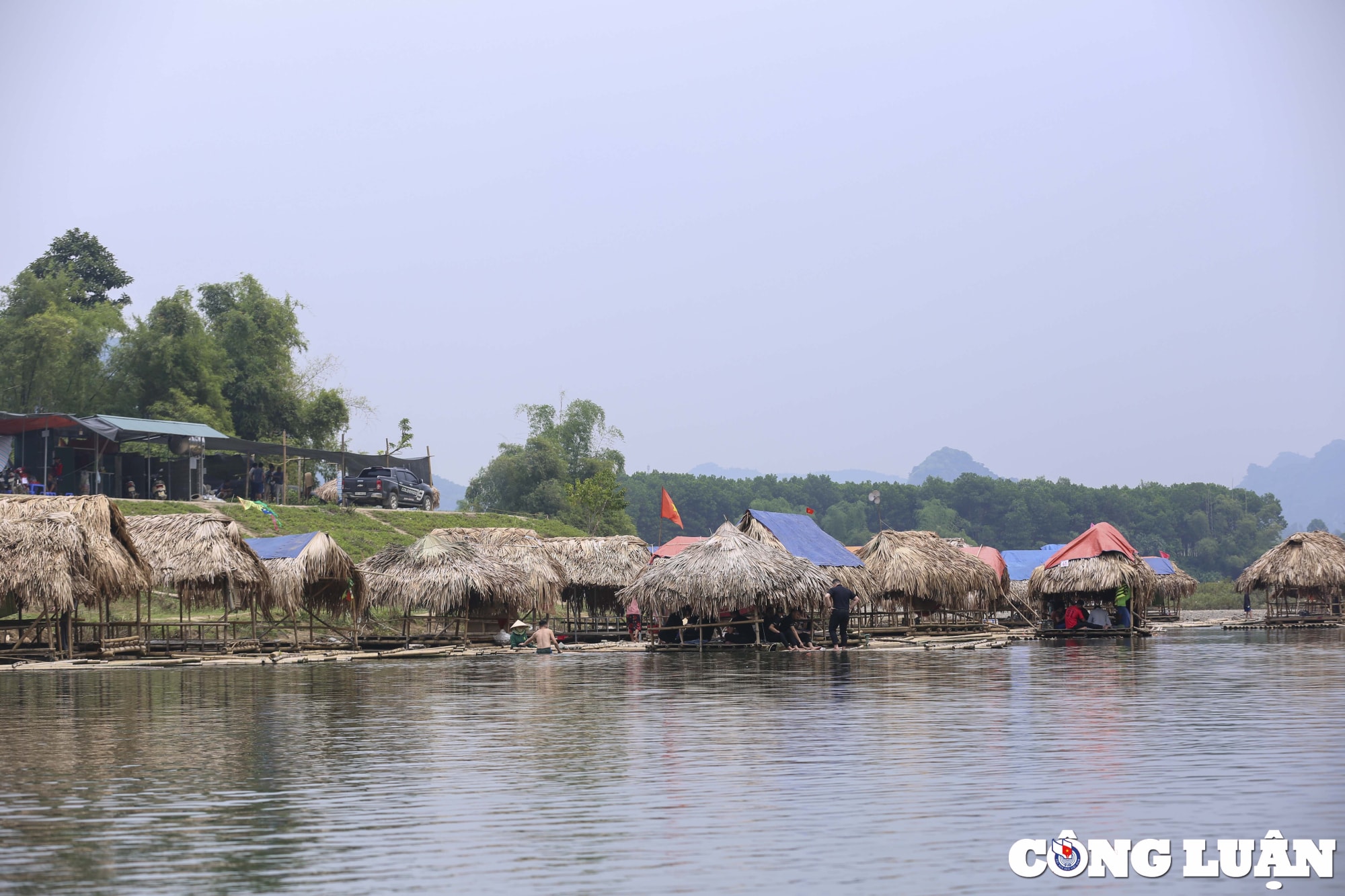 hoa binh be noi tu phat xep kin mat song boi hinh 9