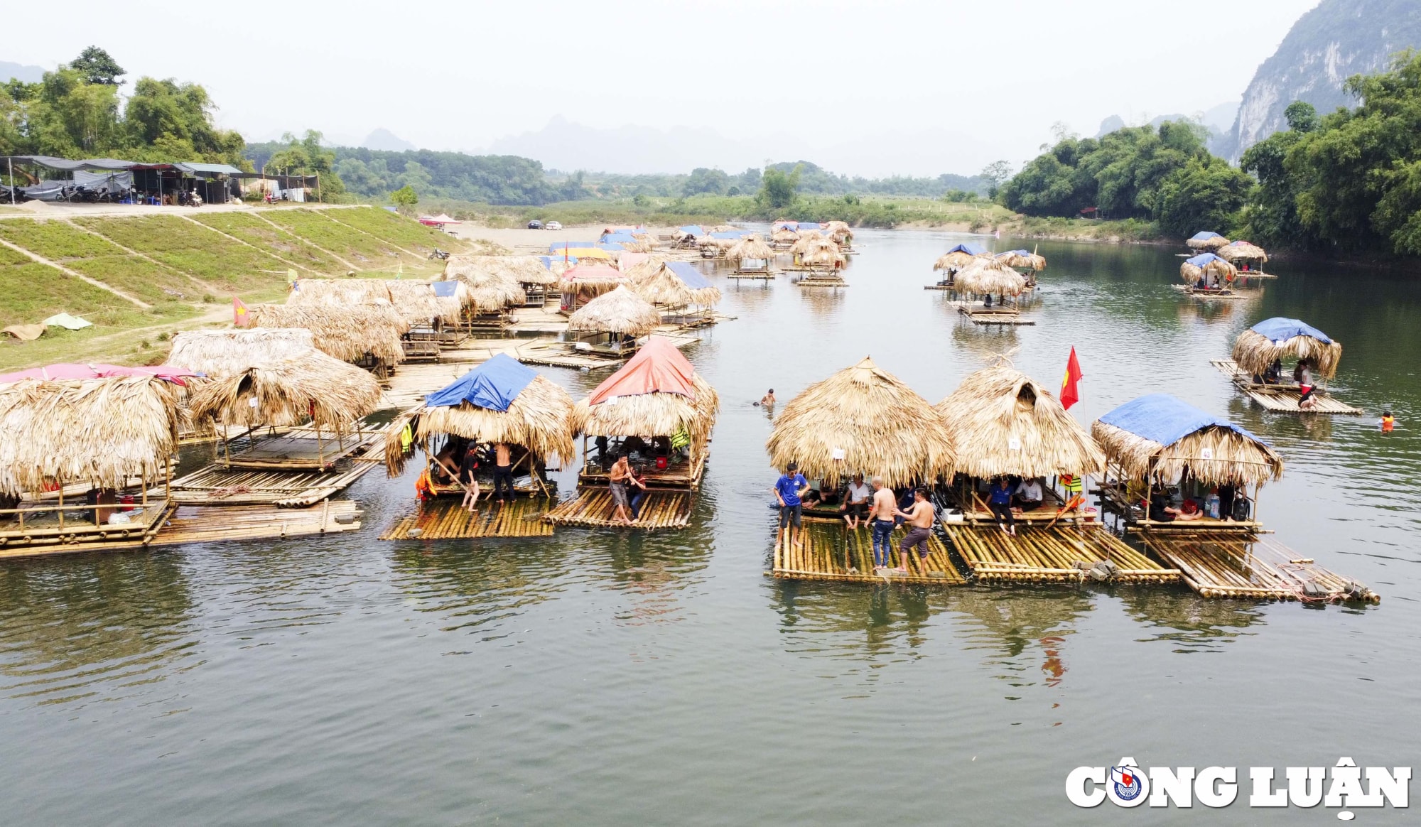 hoa binh be noi tu phat xep kin mat song boi hinh 2