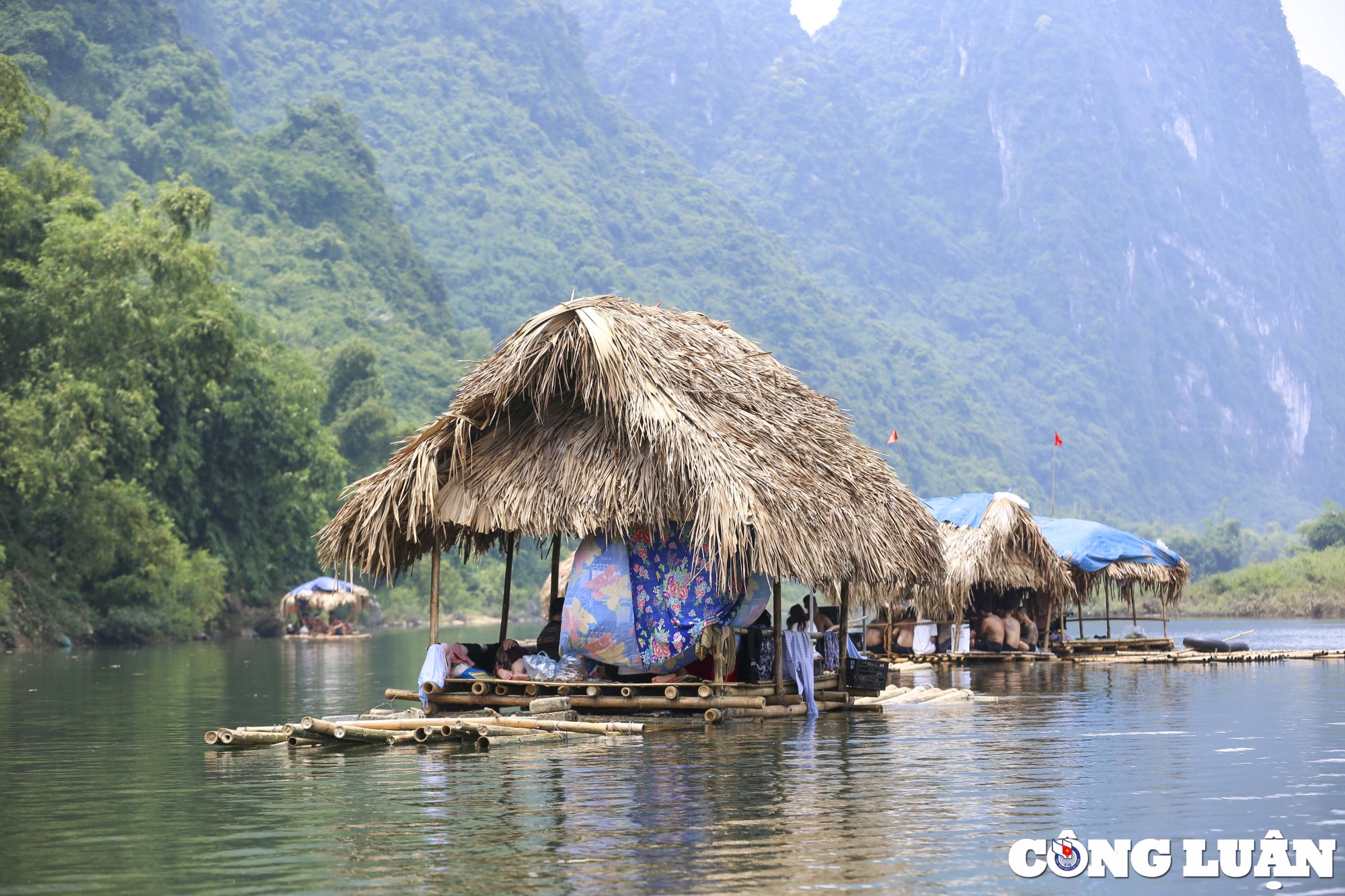 hoa binh be noi tu phat xep kin mat song boi hinh 8