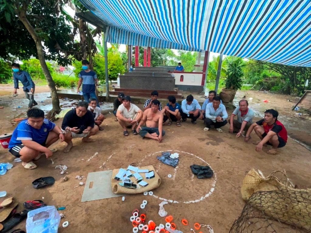 dot kich tu diem da ga an tien lien tinh bat giu 14 con bac hinh 1