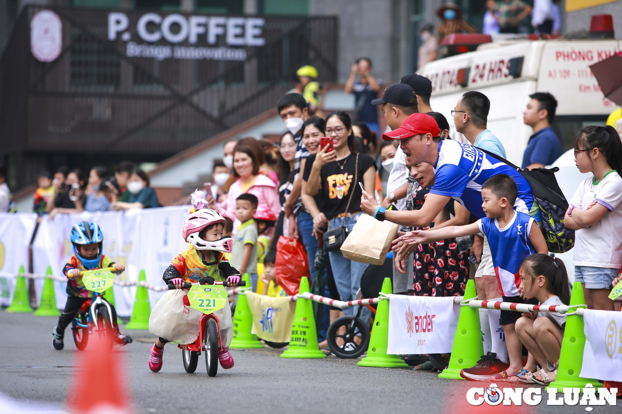 ha noi ngo ngang man trinh dien cua hon 500 tay dua nhi tai giai dua xe thang bang hinh 22