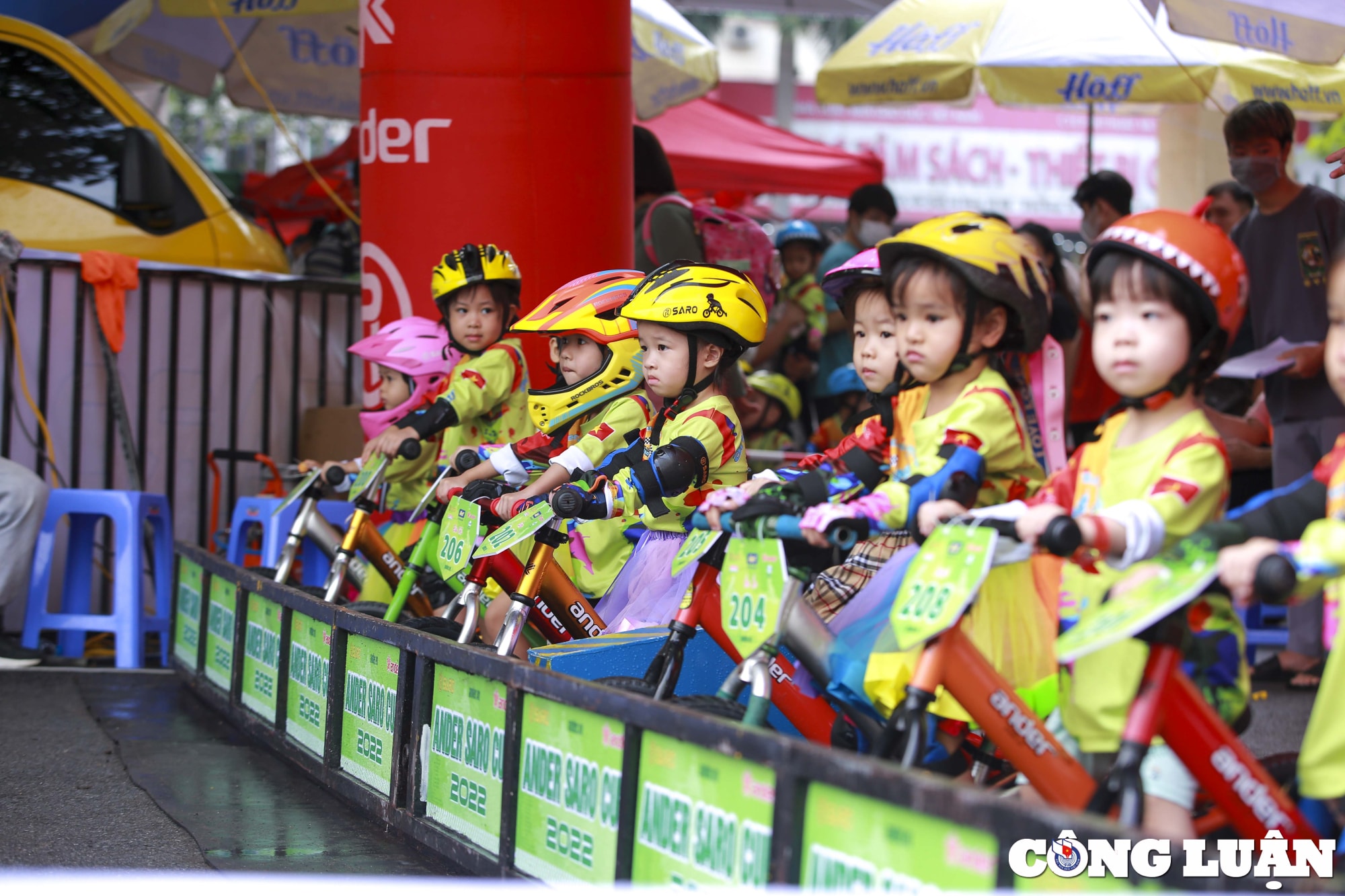 ha noi ngo ngang man trinh dien cua hon 500 tay dua nhi tai giai dua xe thang bang hinh 4