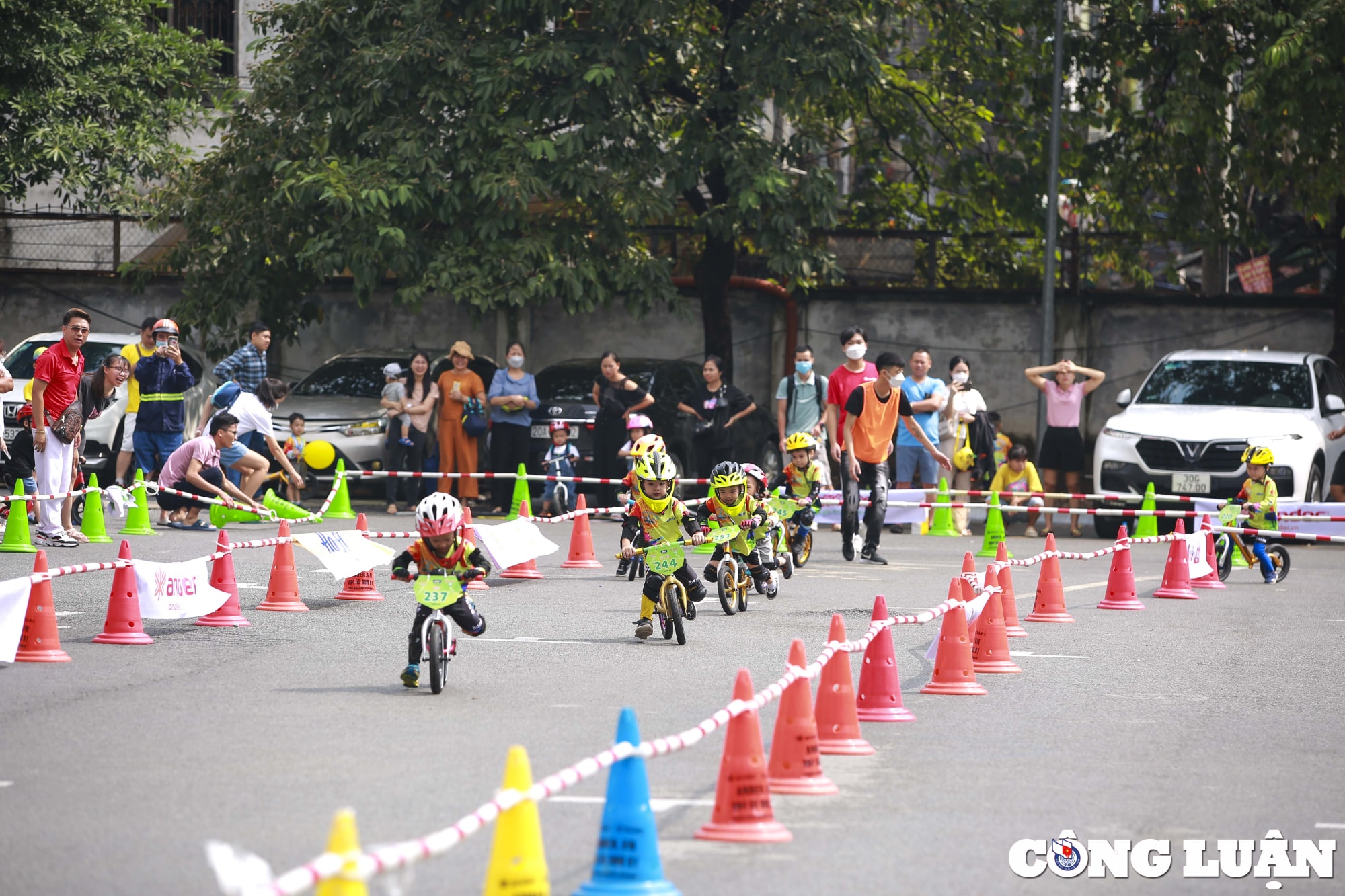 ha noi ngo ngang man trinh dien cua hon 500 tay dua nhi tai giai dua xe thang bang hinh 9