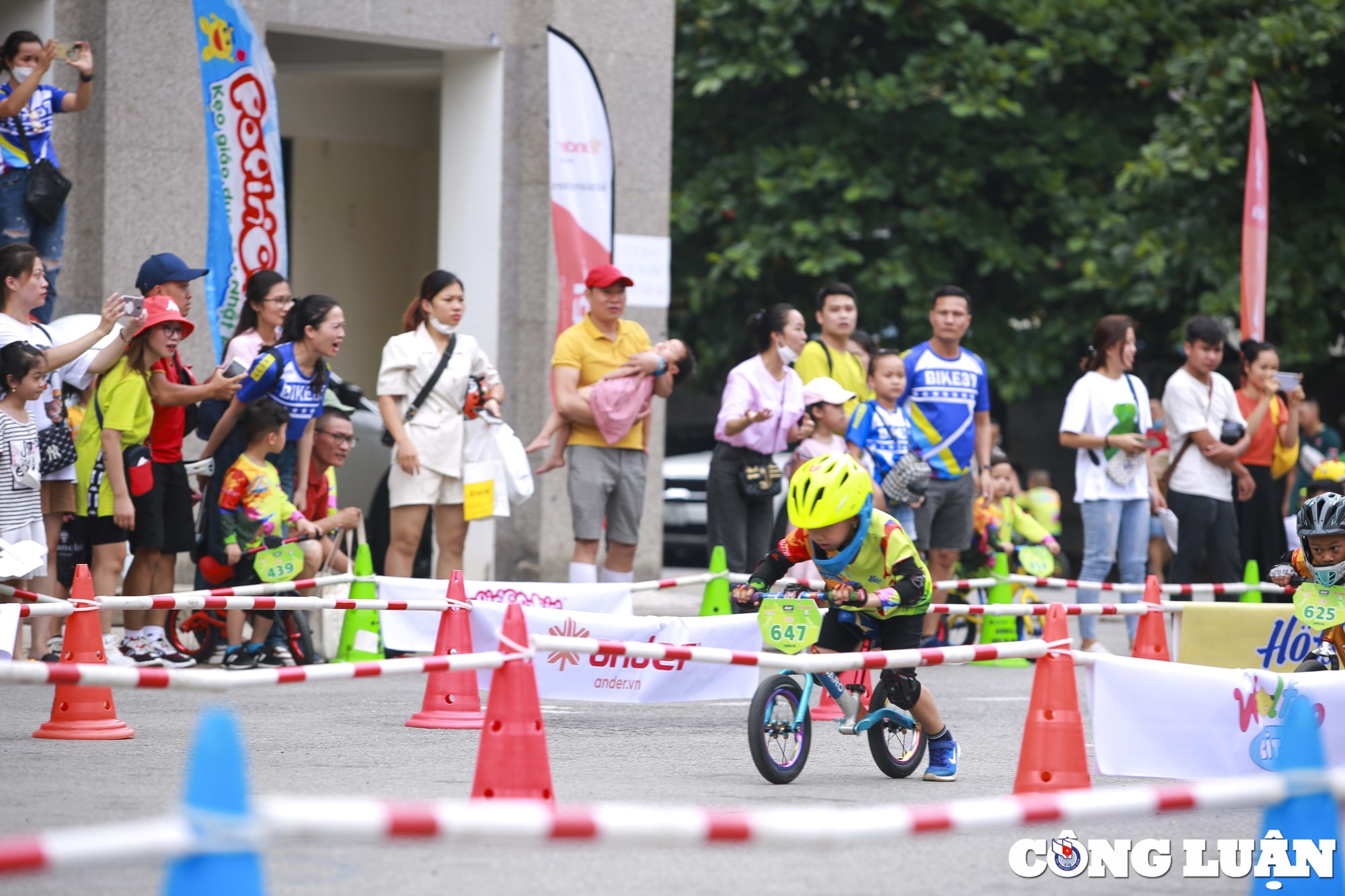 ha noi ngo ngang man trinh dien cua hon 500 tay dua nhi tai giai dua xe thang bang hinh 10