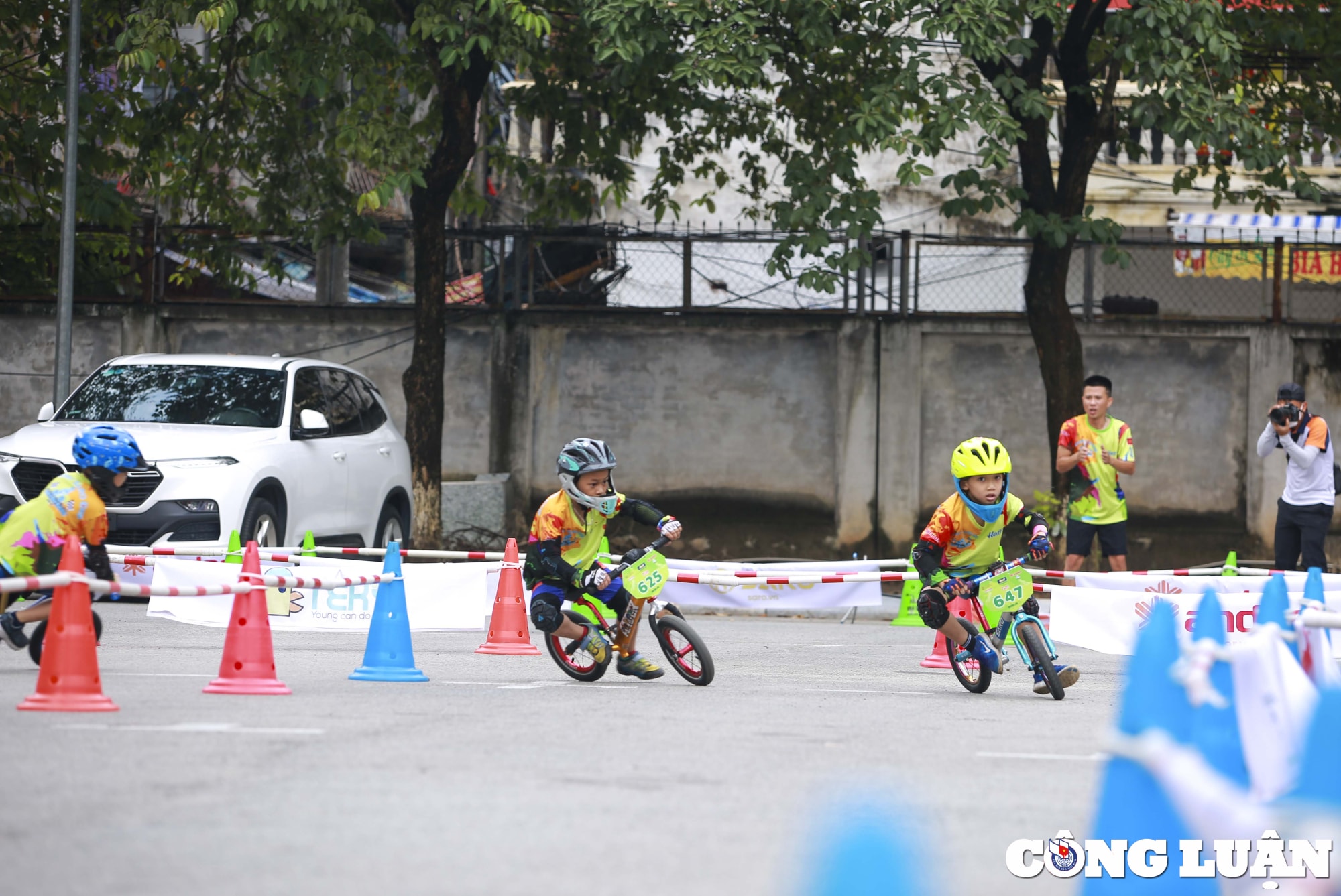 ha noi ngo ngang man trinh dien cua hon 500 tay dua nhi tai giai dua xe thang bang hinh 13