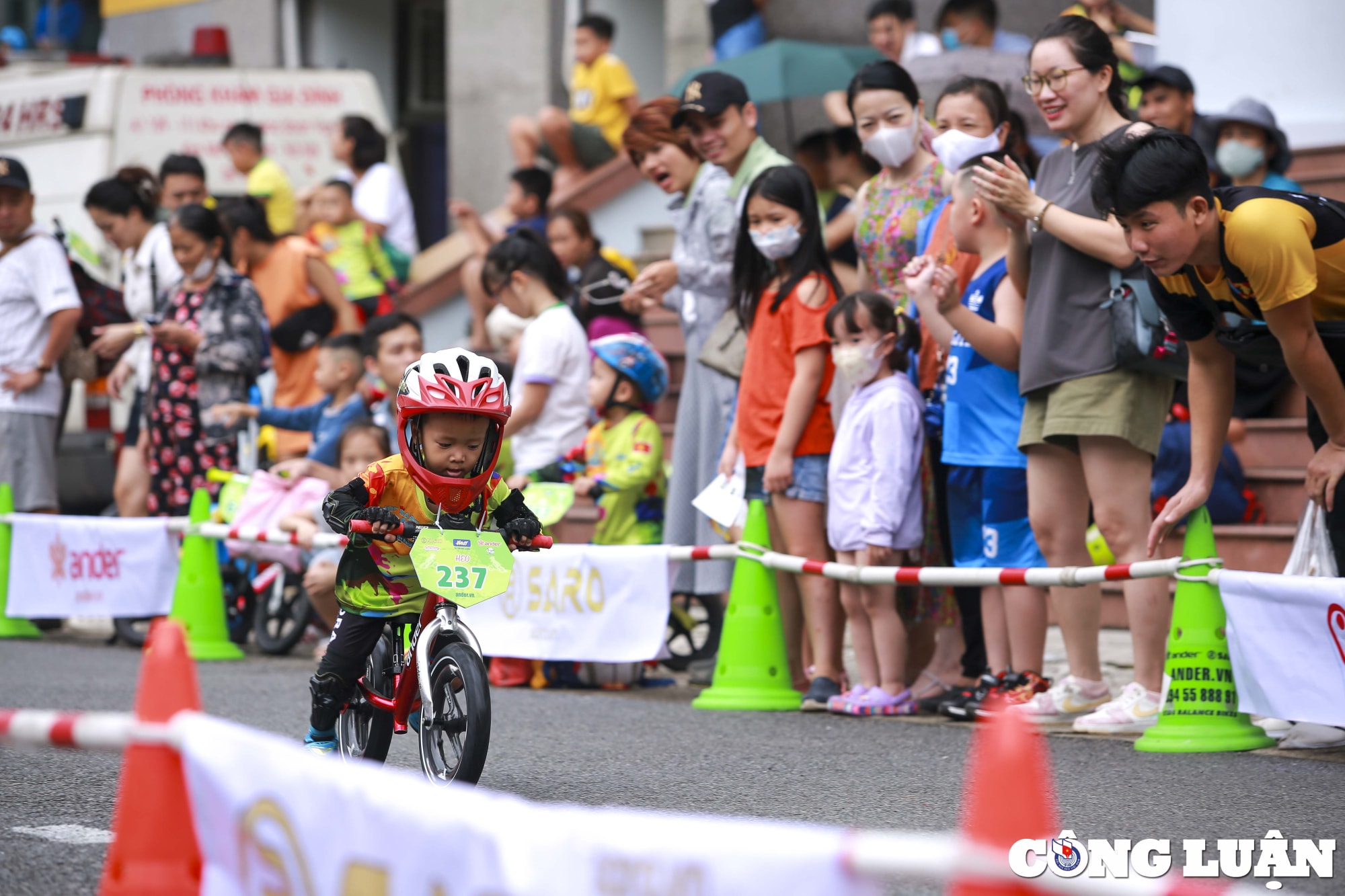 ha noi ngo ngang man trinh dien cua hon 500 tay dua nhi tai giai dua xe thang bang hinh 33