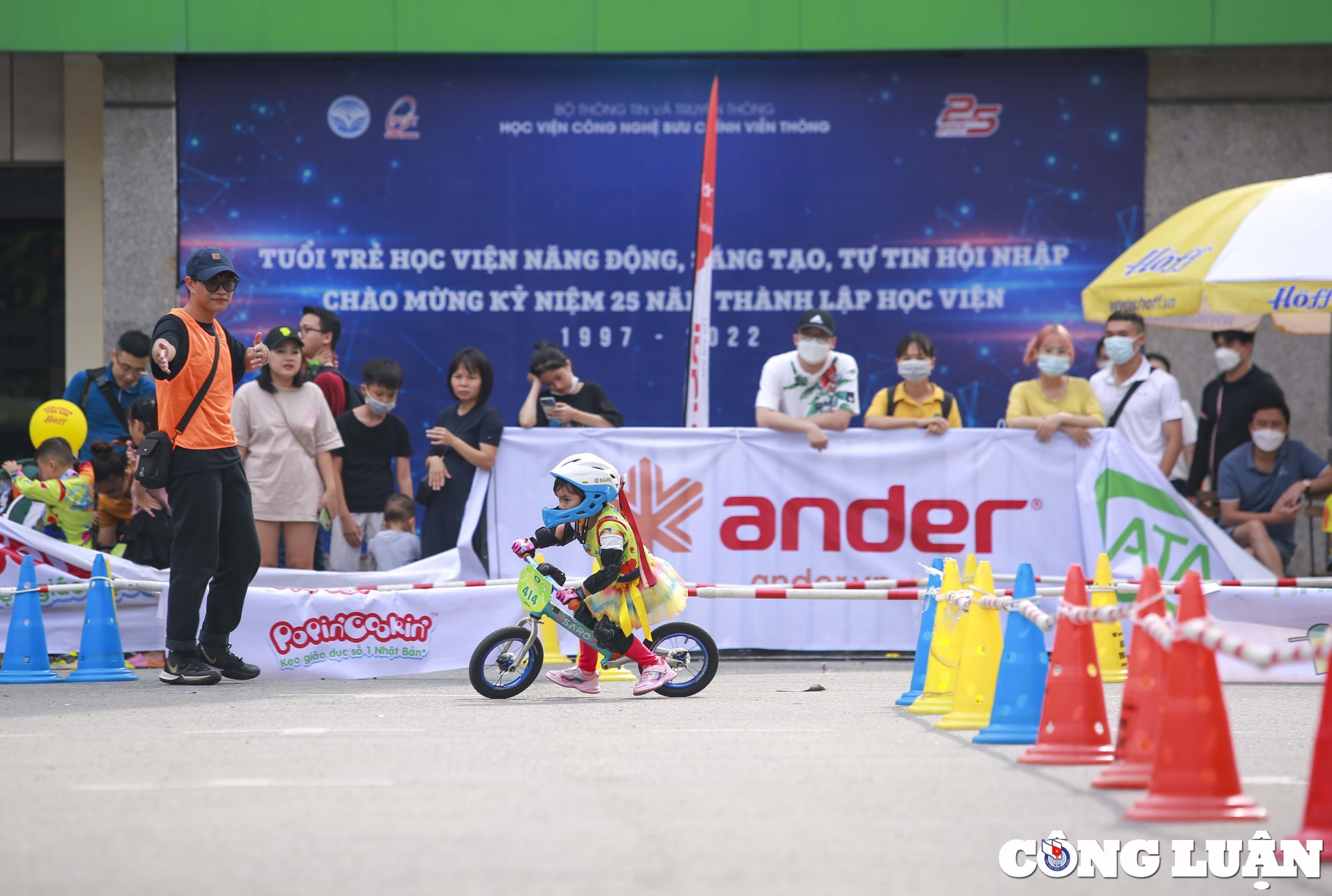 ha noi ngo ngang man trinh dien cua hon 500 tay dua nhi tai giai dua xe thang bang hinh 17