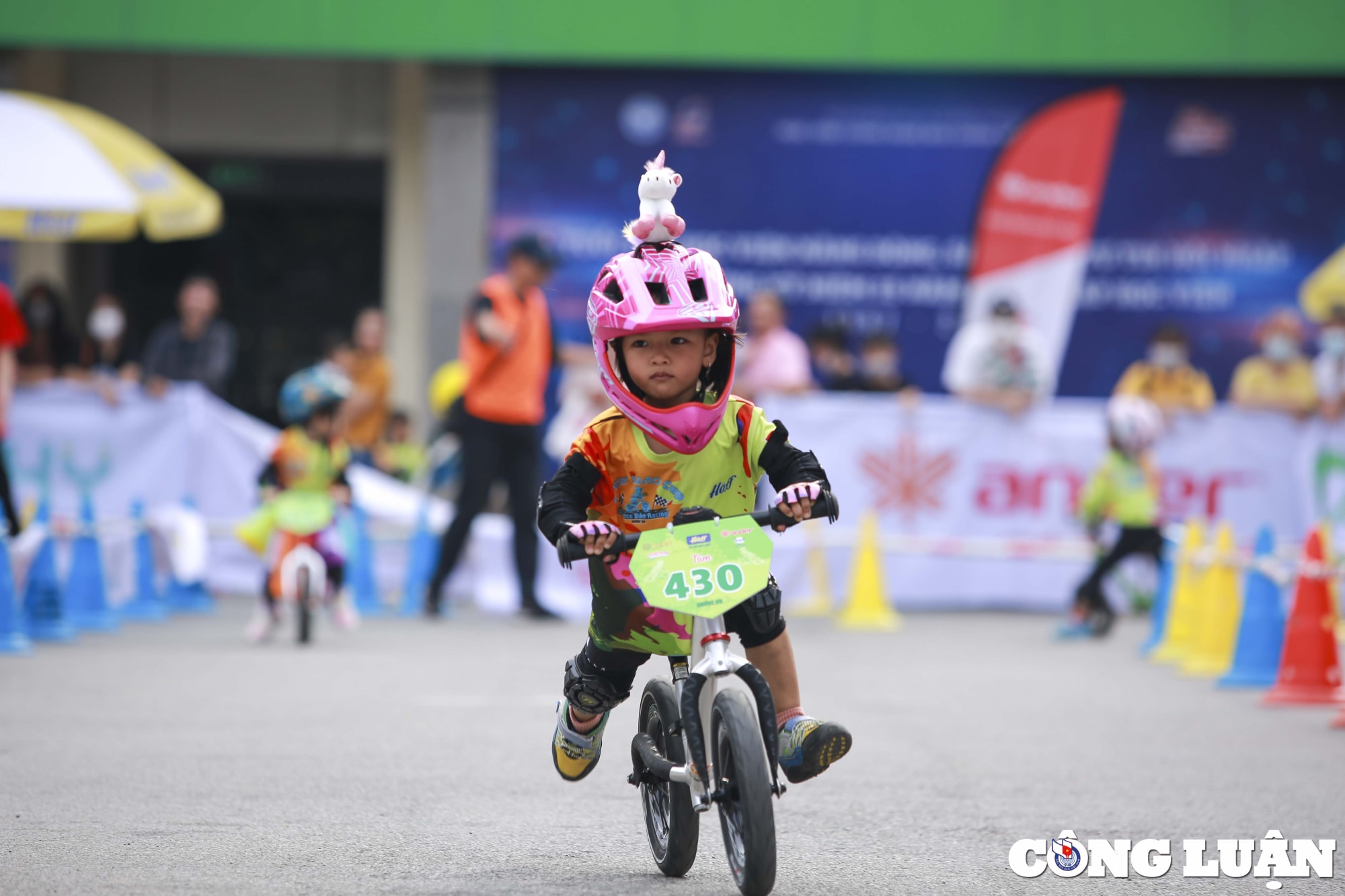 ha noi ngo ngang man trinh dien cua hon 500 tay dua nhi tai giai dua xe thang bang hinh 18