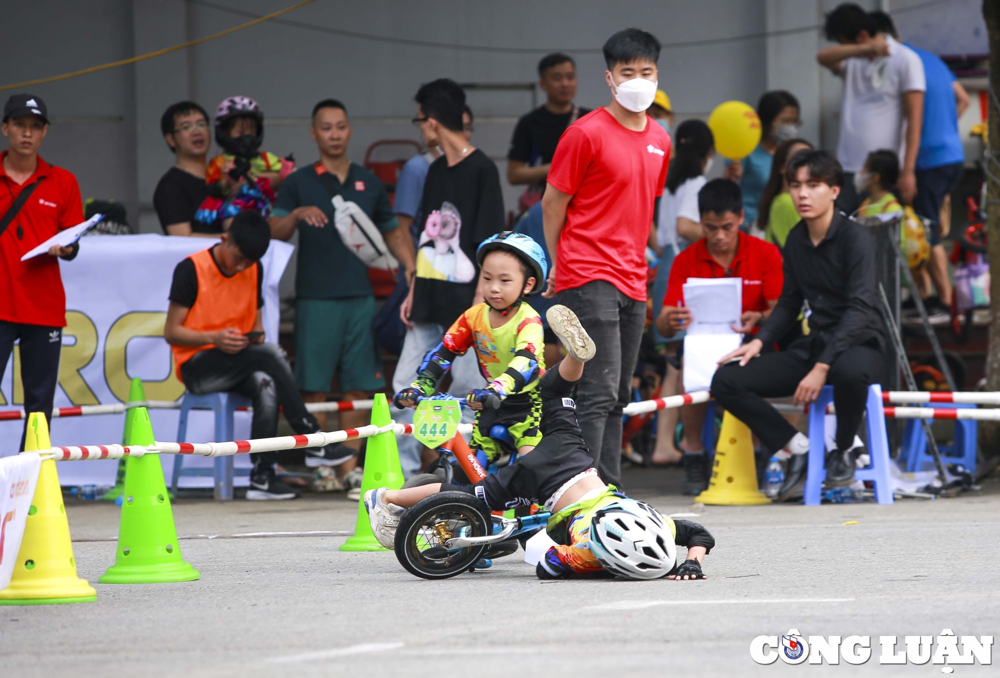 ha noi ngo ngang man trinh dien cua hon 500 tay dua nhi tai giai dua xe thang bang hinh 25