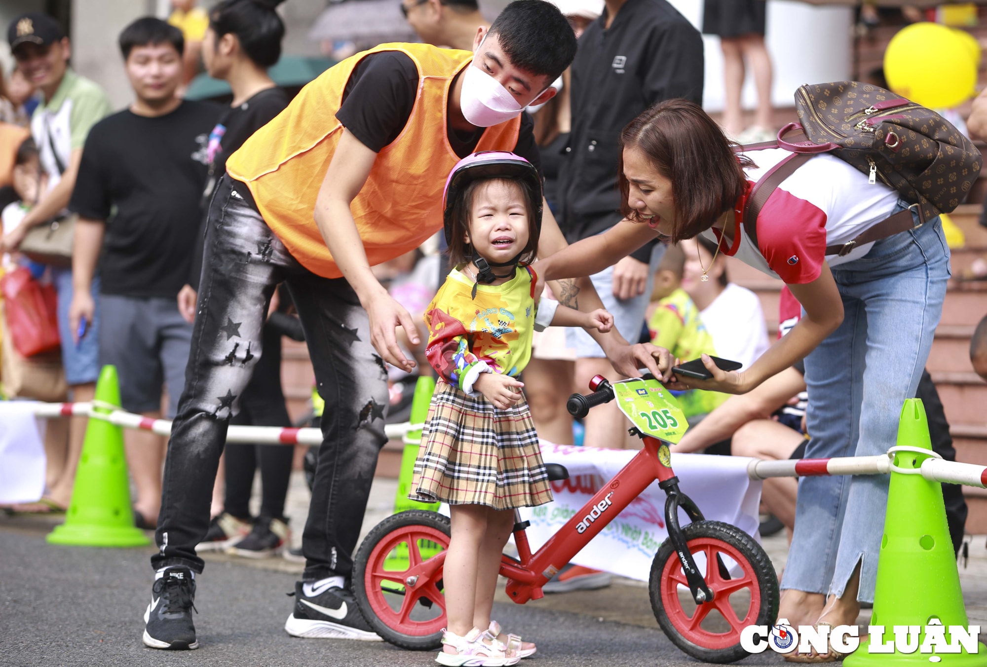 ha noi ngo ngang man trinh dien cua hon 500 tay dua nhi tai giai dua xe thang bang hinh 31
