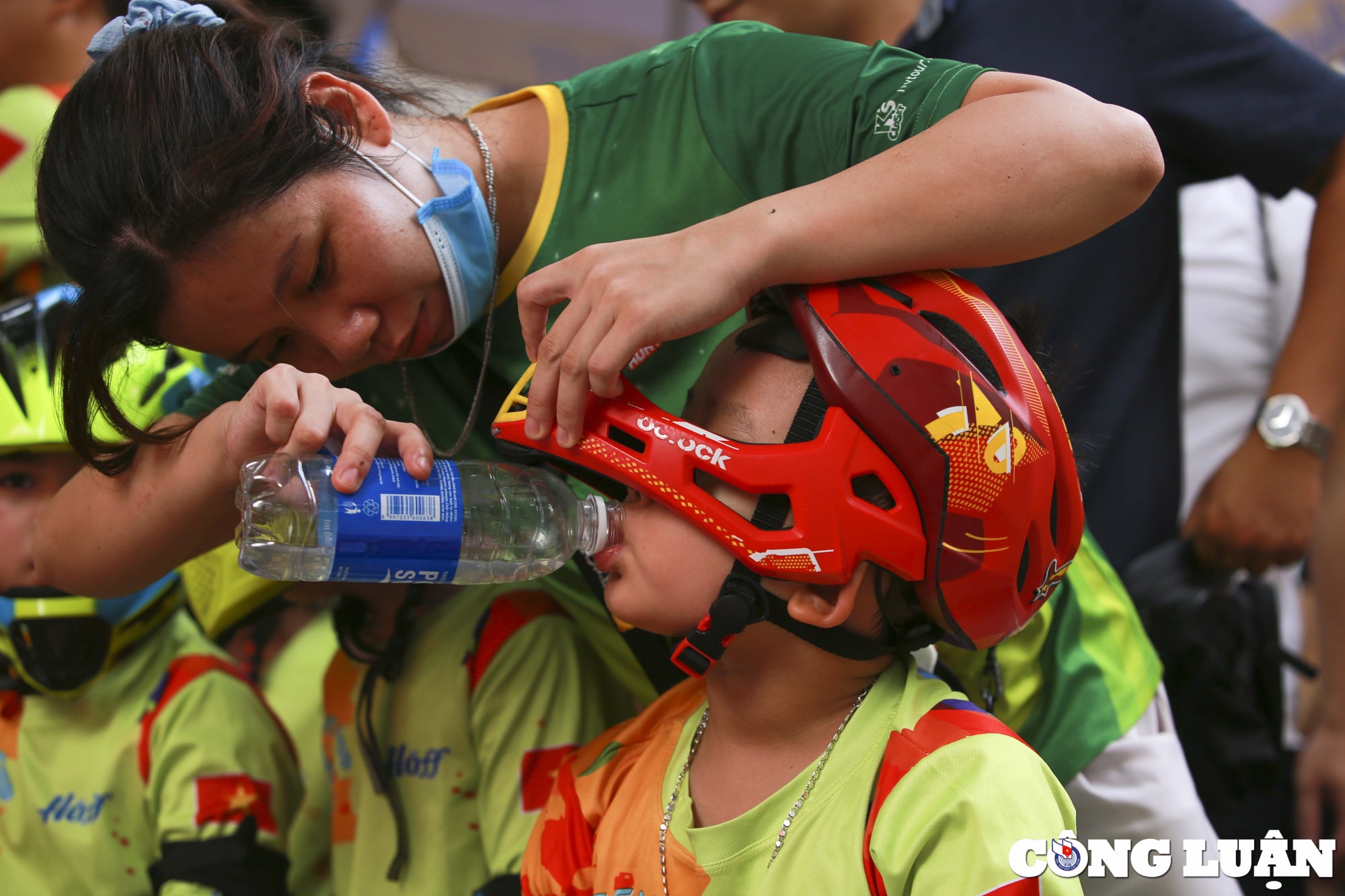 ha noi ngo ngang man trinh dien cua hon 500 tay dua nhi tai giai dua xe thang bang hinh 23