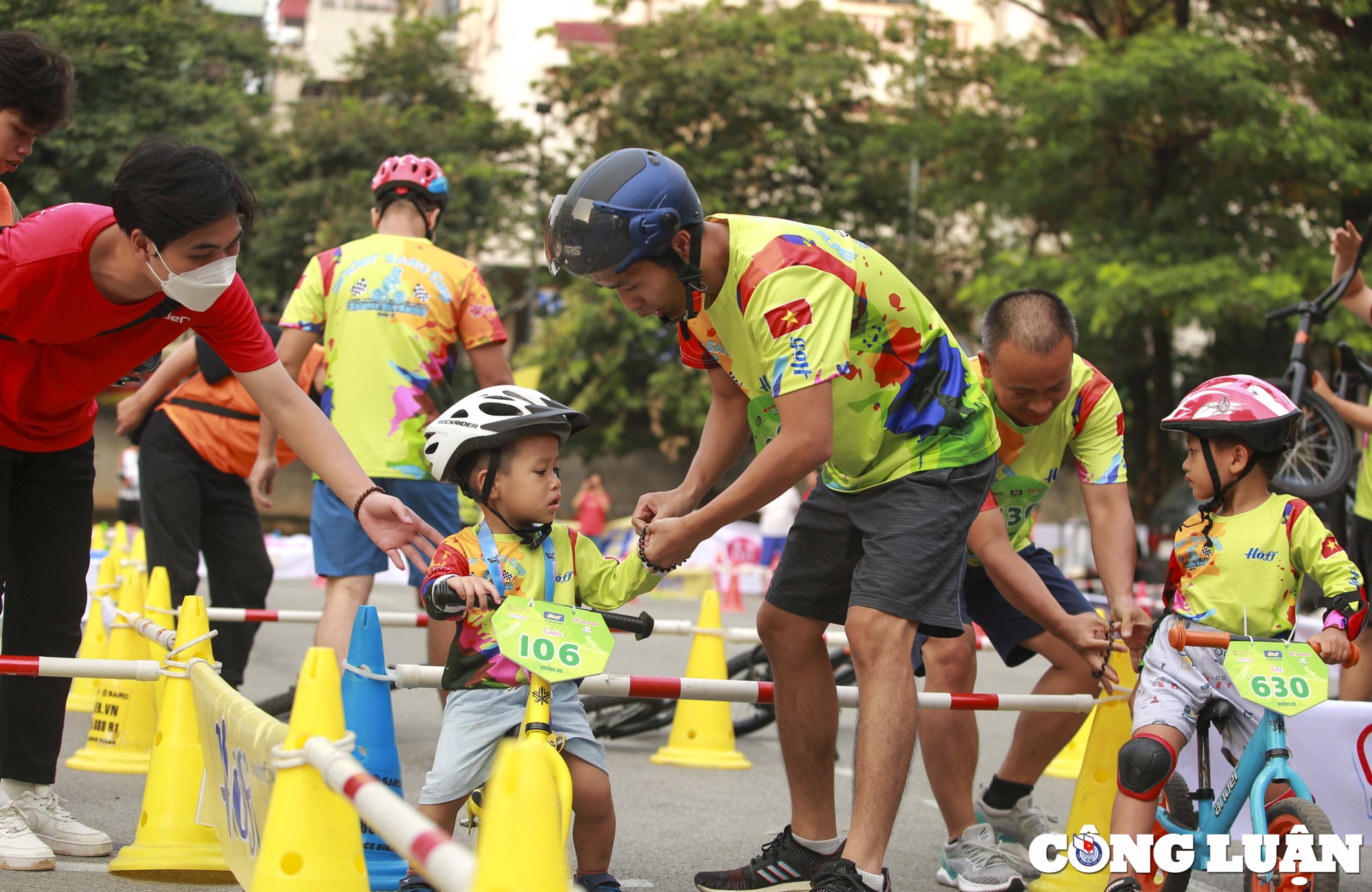 ha noi ngo ngang man trinh dien cua hon 500 tay dua nhi tai giai dua xe thang bang hinh 40