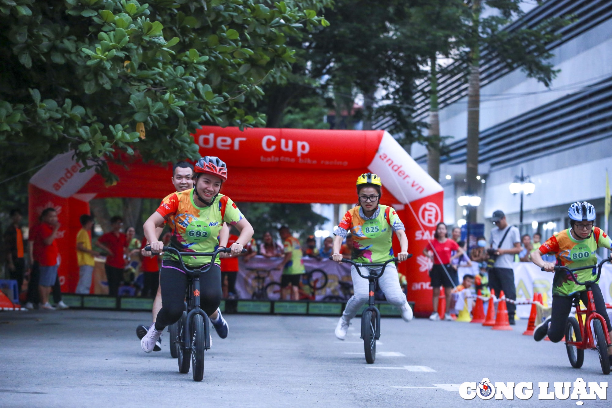 ha noi ngo ngang man trinh dien cua hon 500 tay dua nhi tai giai dua xe thang bang hinh 36