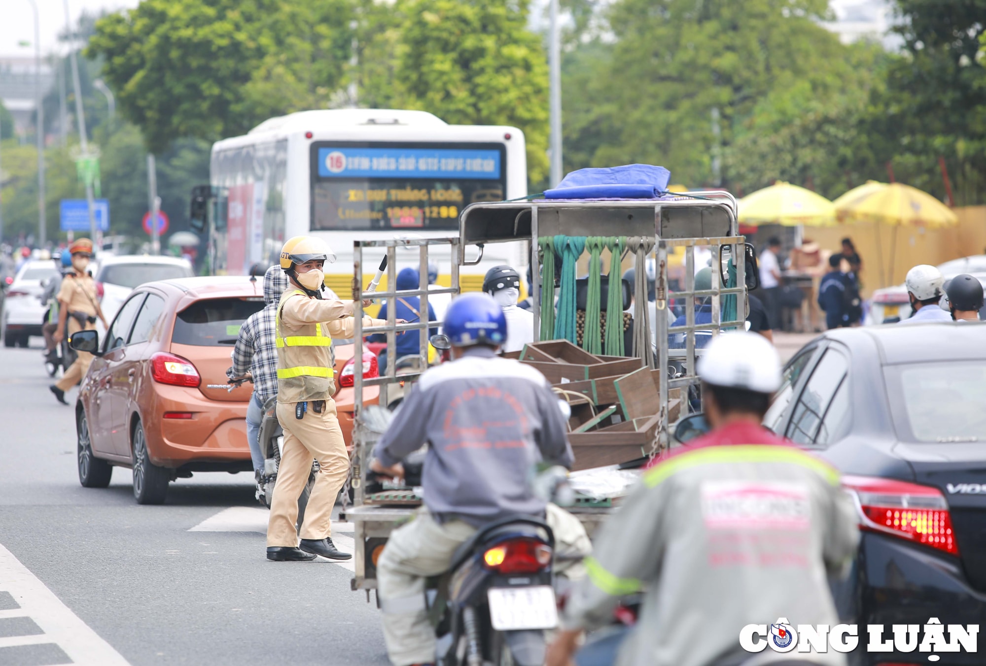 ha noi csgt bat dau ghi hinh va xu phat cac phuong tien di vao lan khan cap tren vanh dai 3 hinh 11