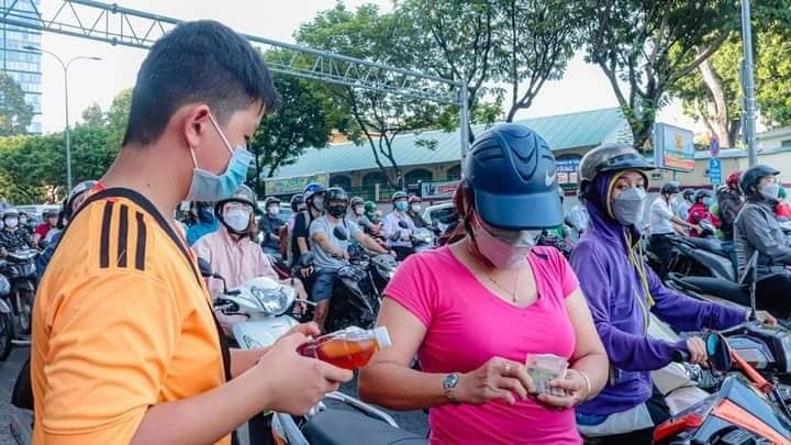 xuc dong canh be trai di tat 14 tuoi ban nuoc sam nuoi me hinh 2