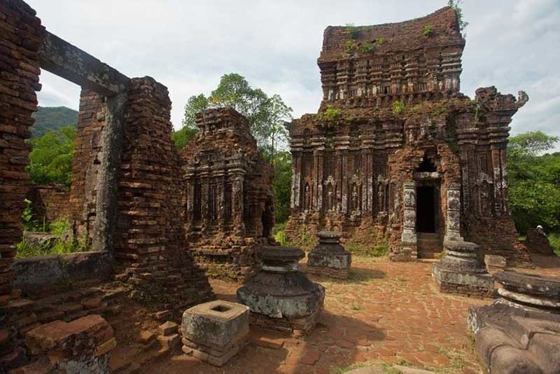 trung bay hinh anh tu lieu quy ve nen van minh oc eo hinh 3