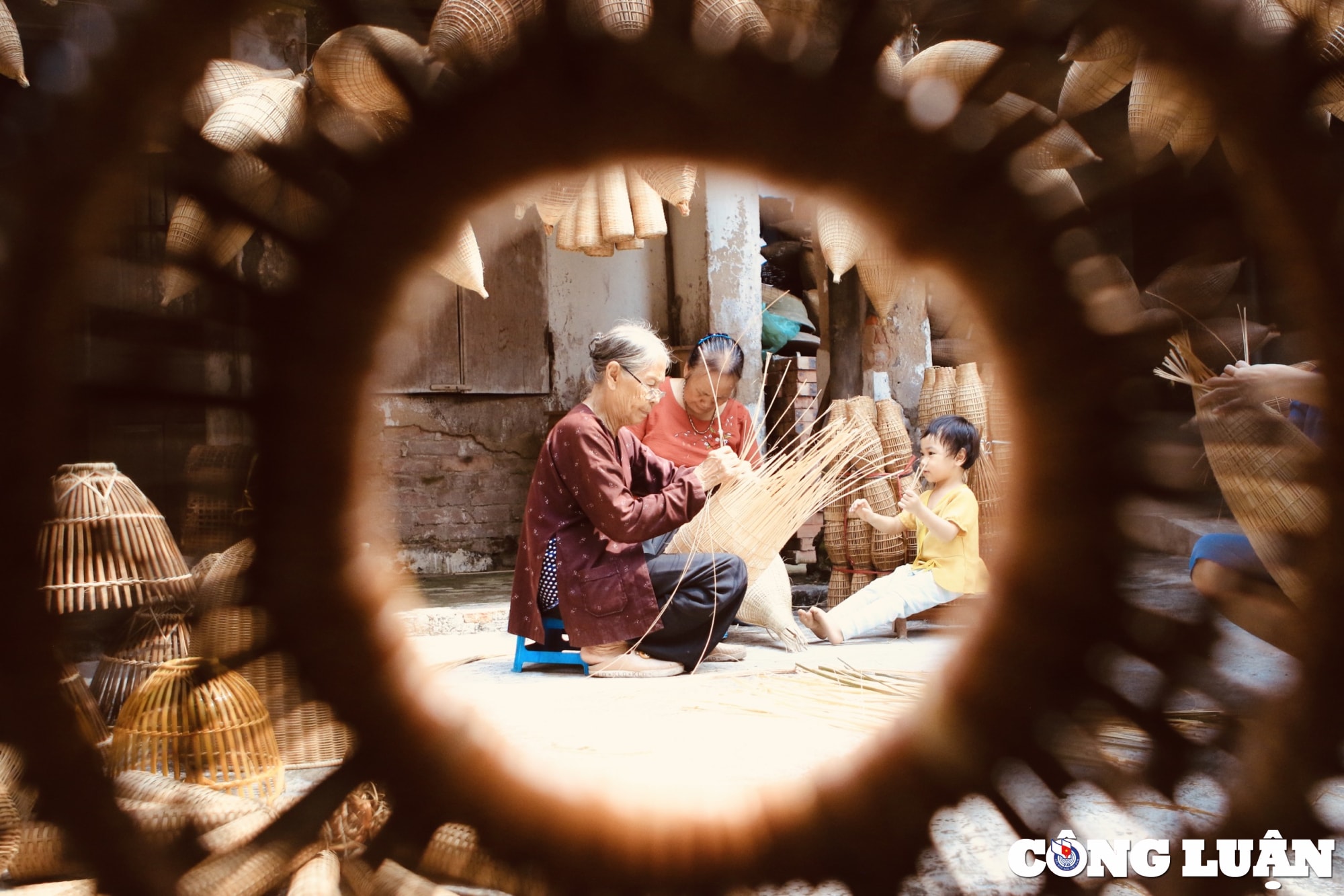 ghe tham lang nghe dan do 200 tuoi o hung yen hinh 3